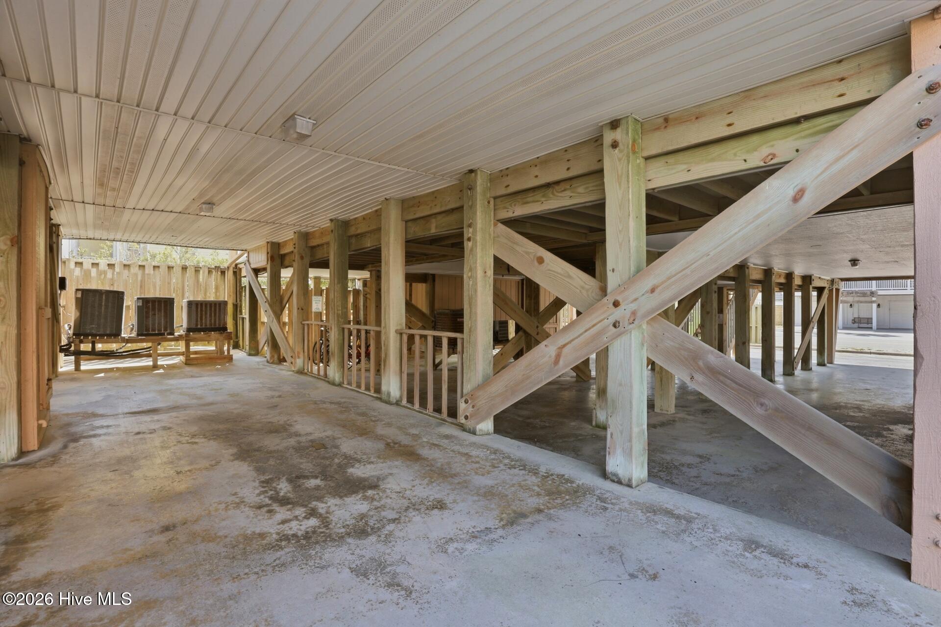 100563328 | Photo 26