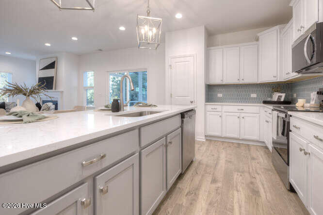 100549572 | Photo 14