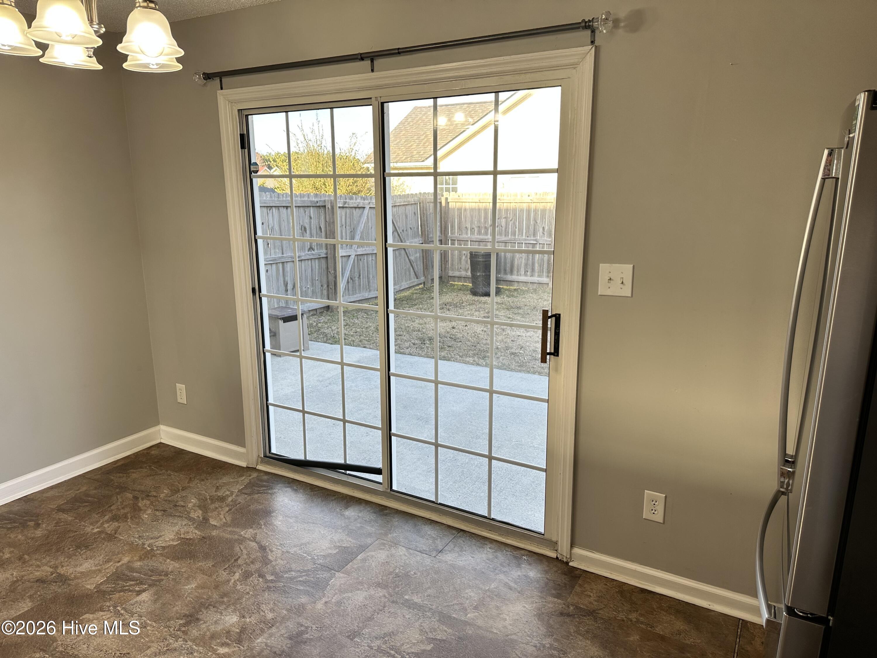 100550930 | Photo 12