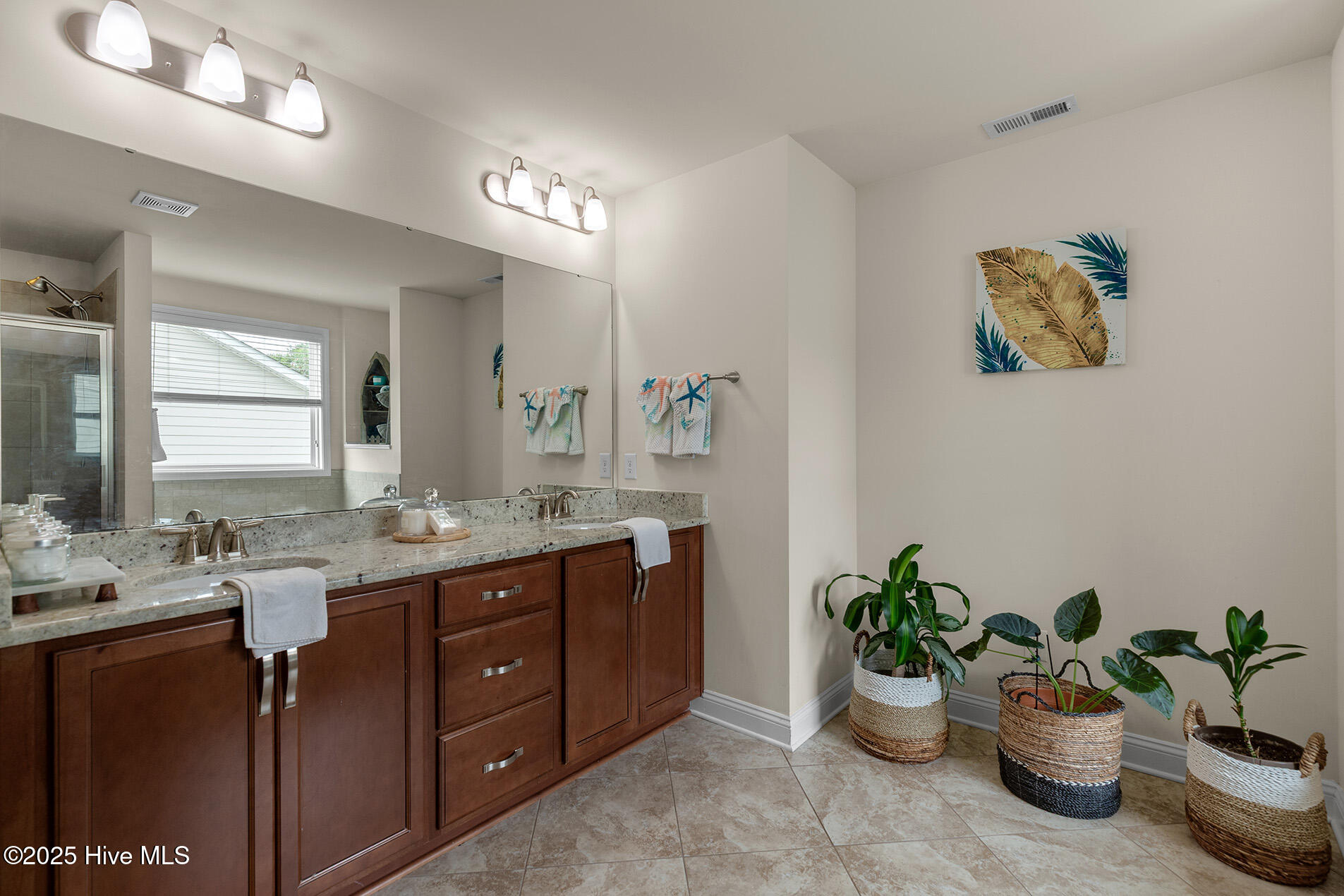 100531047 | Photo 38