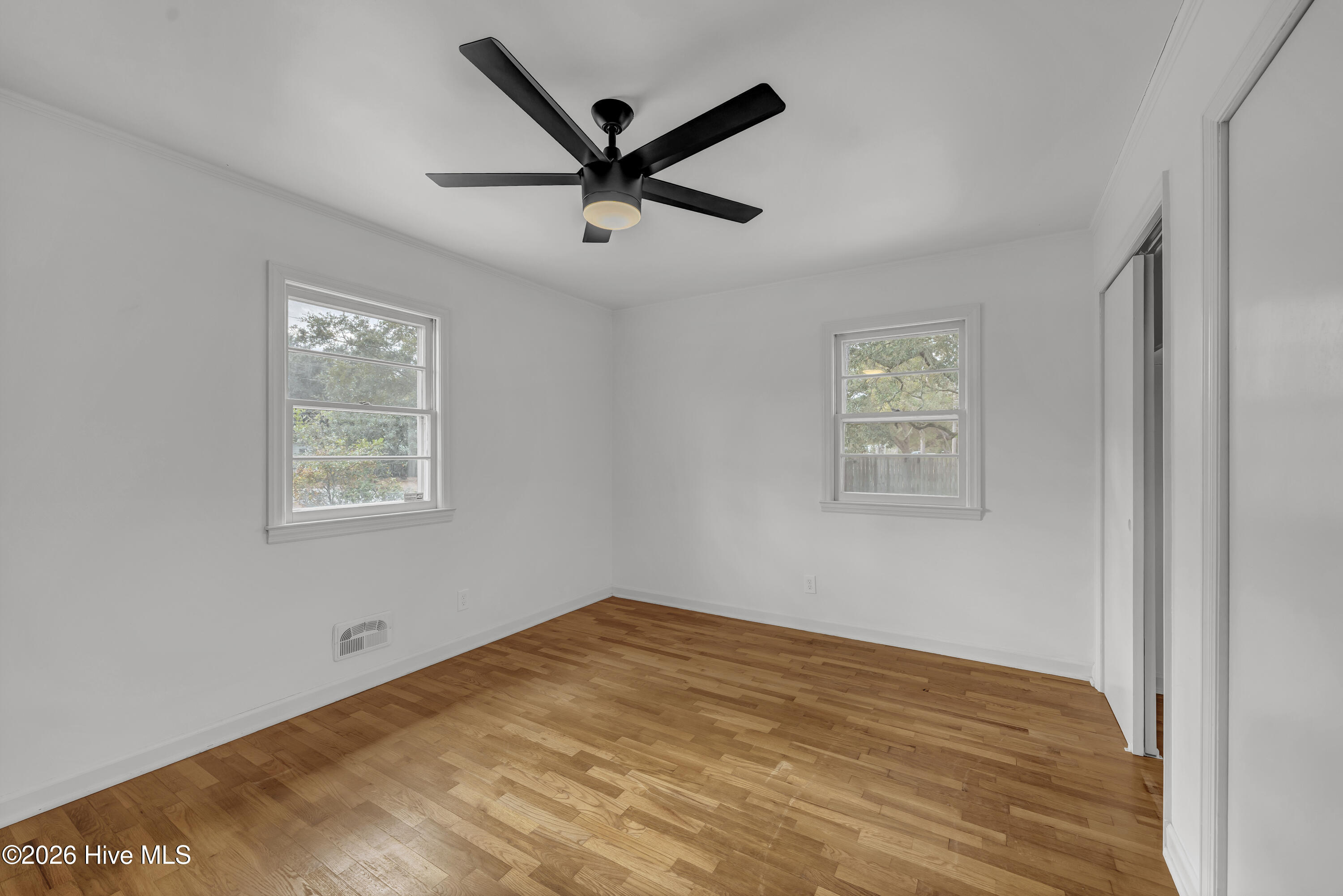 100548669 | Photo 12