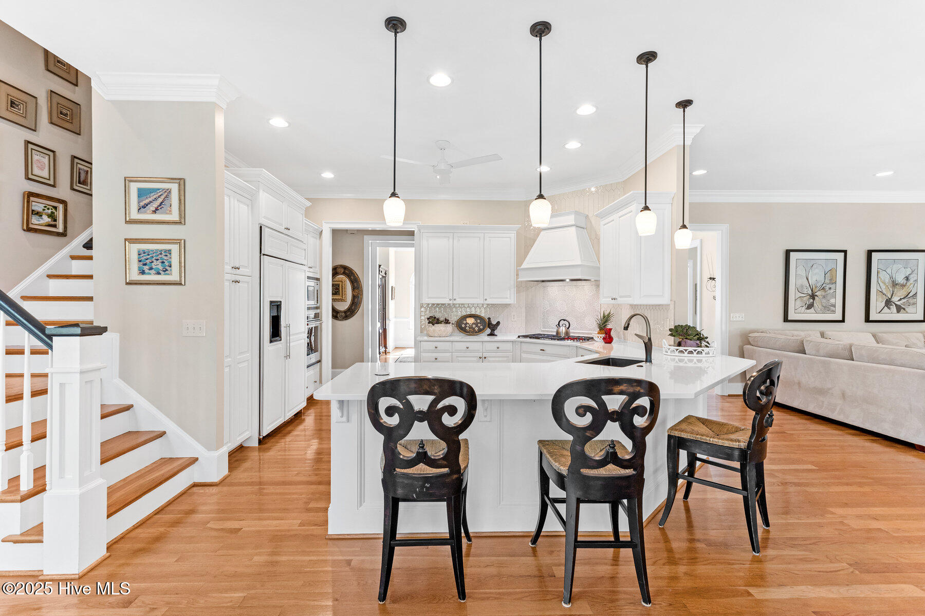 100535740 | Photo 18