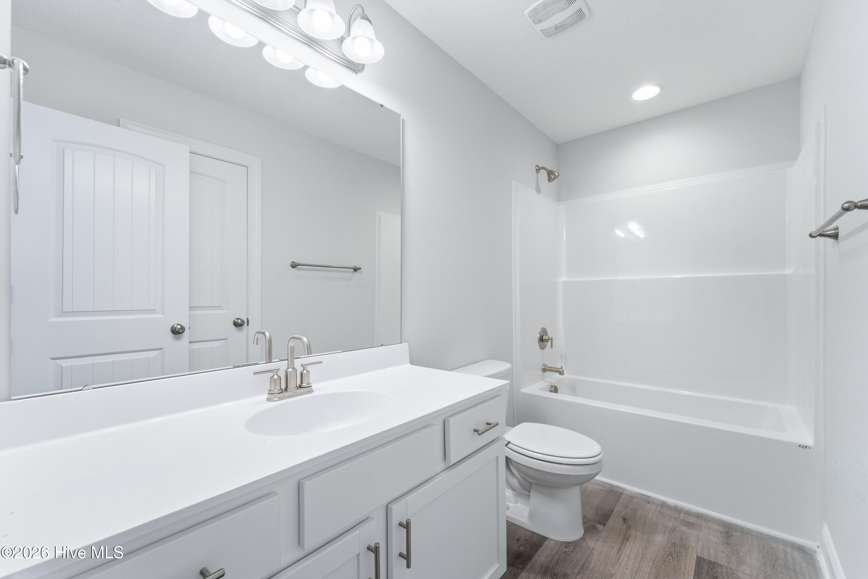 100537618 | Photo 24