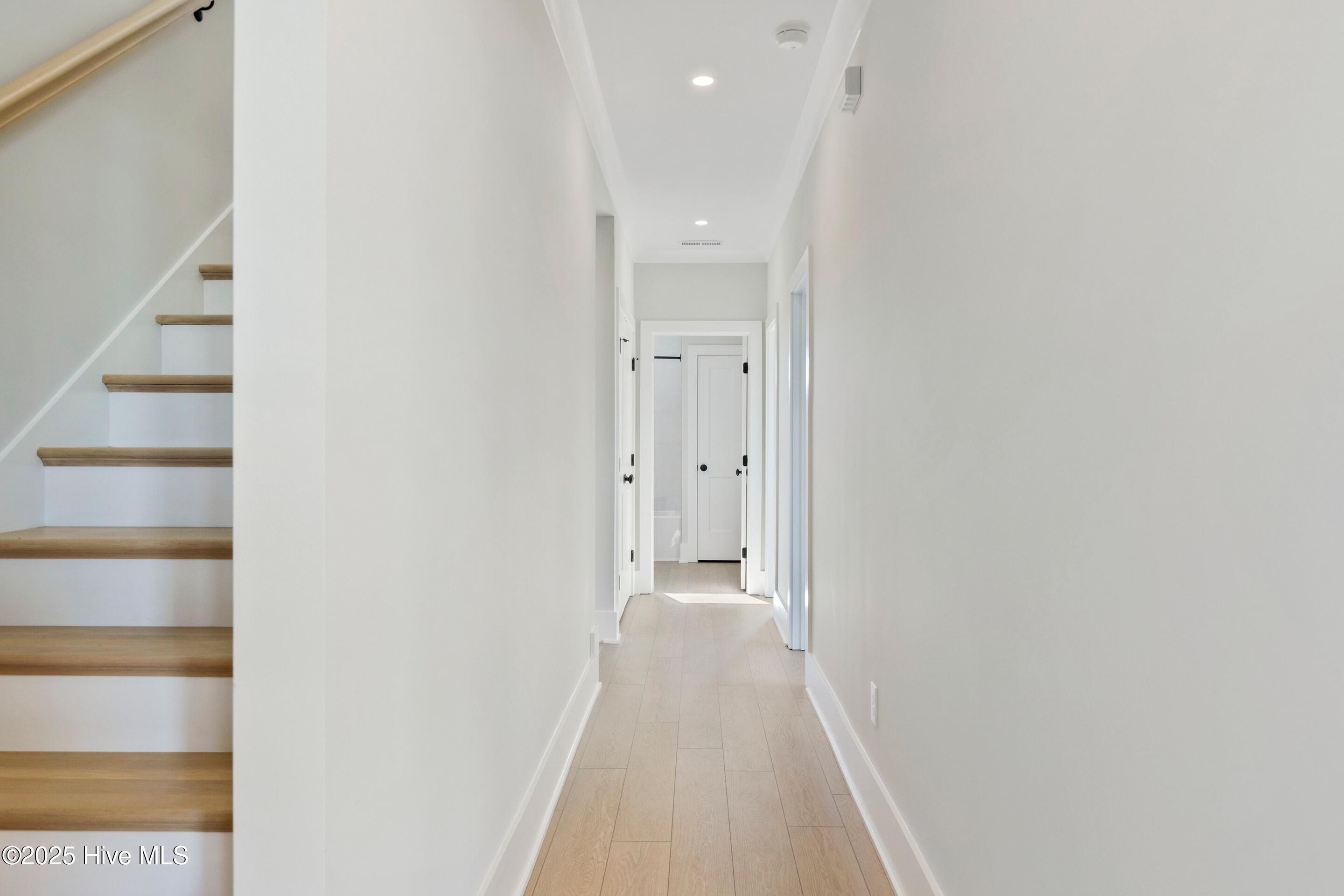 100544880 | Photo 35