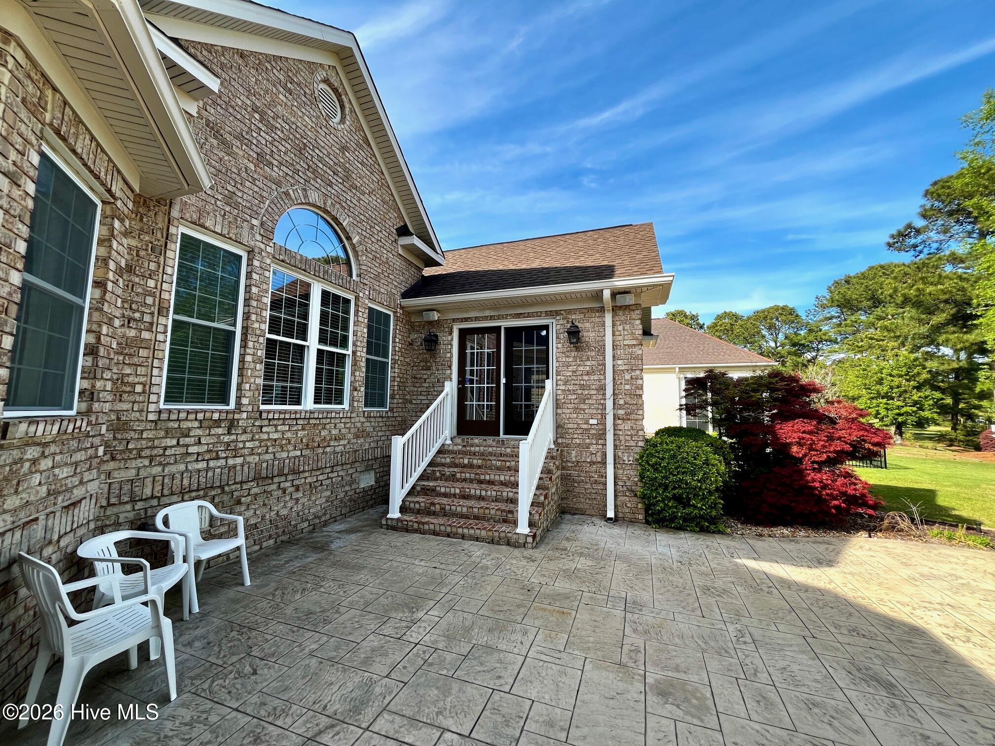 100566129 | Photo 42