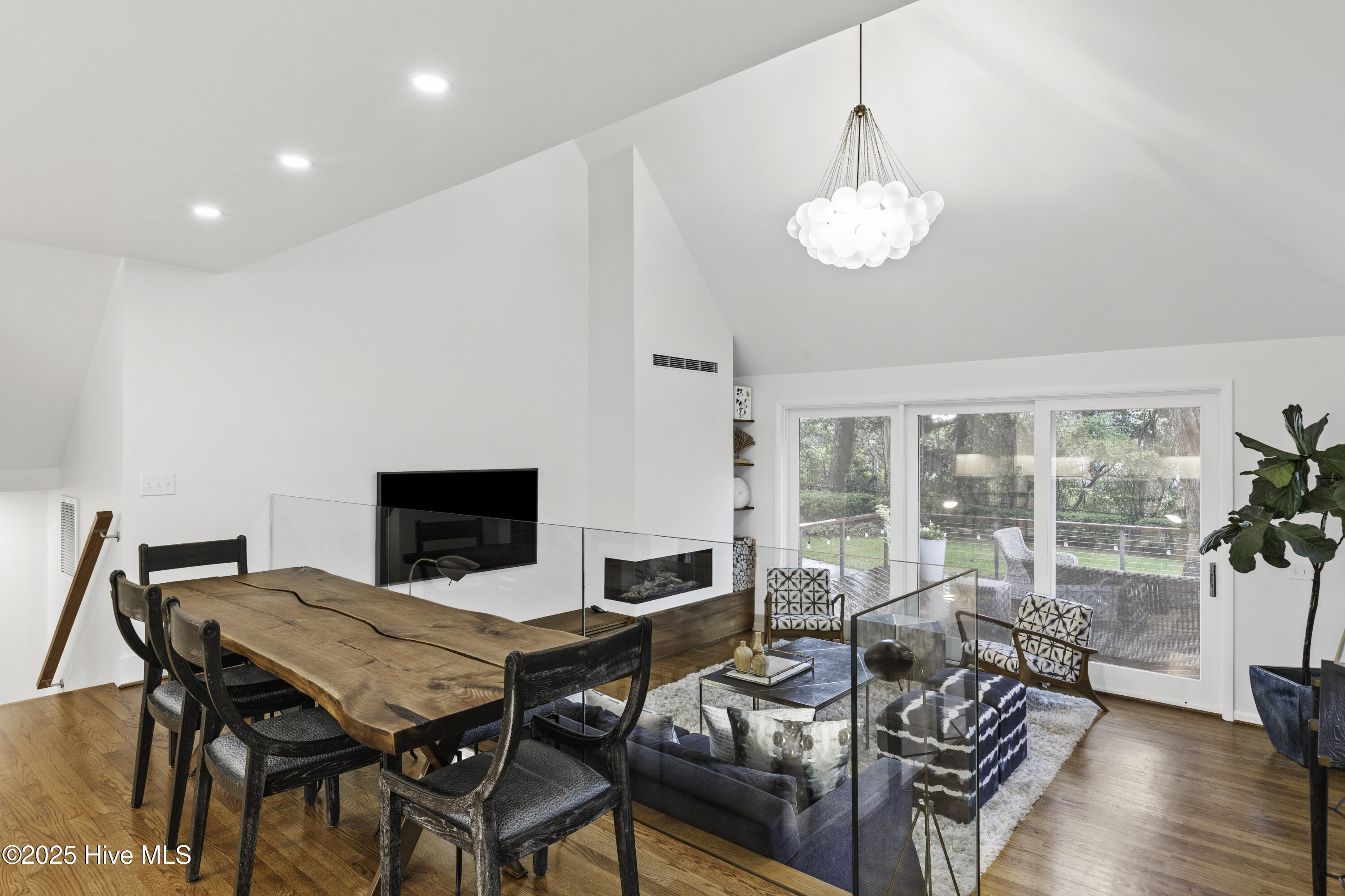 100555228 | Photo 10