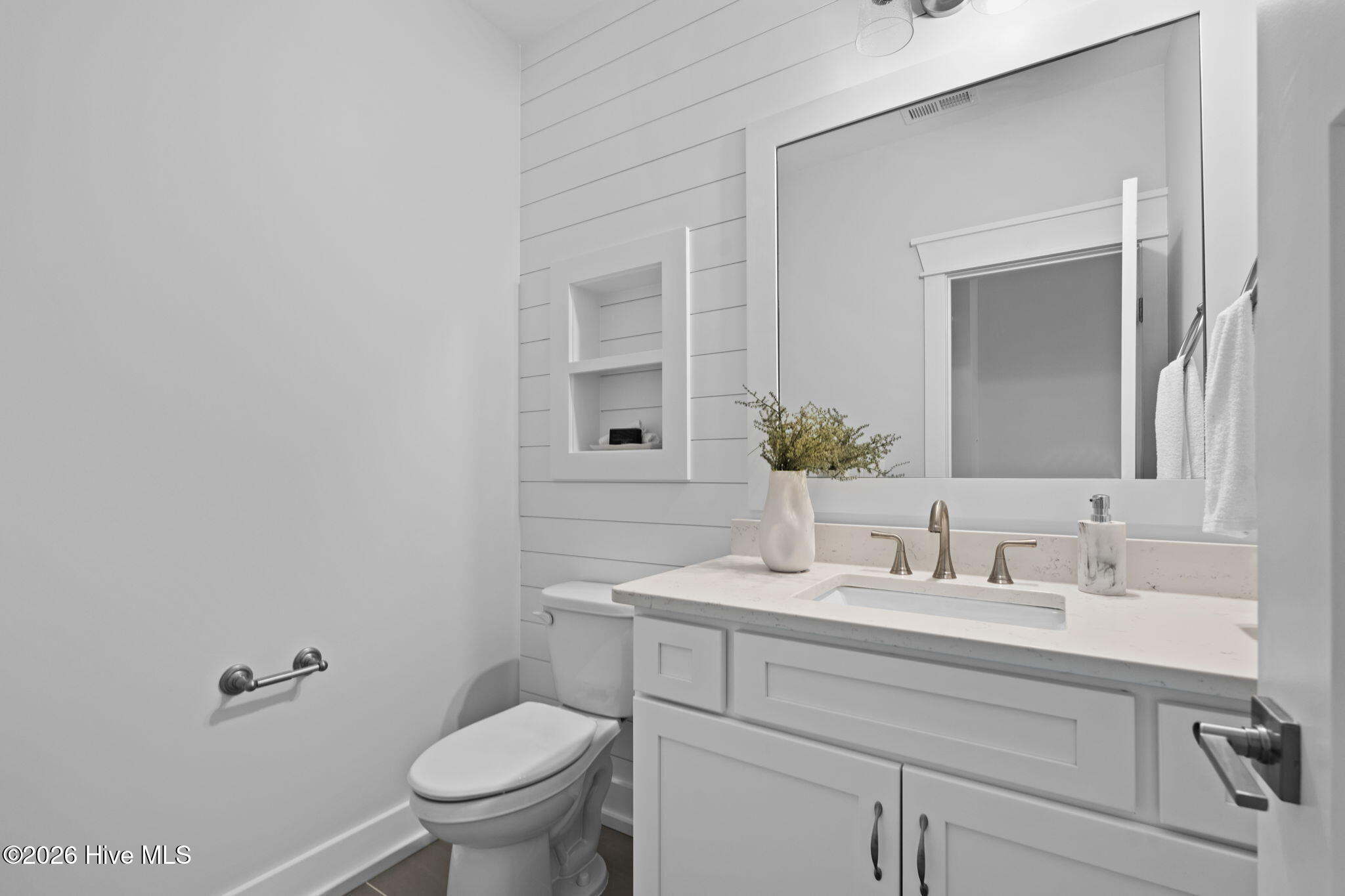 100546665 | Photo 54