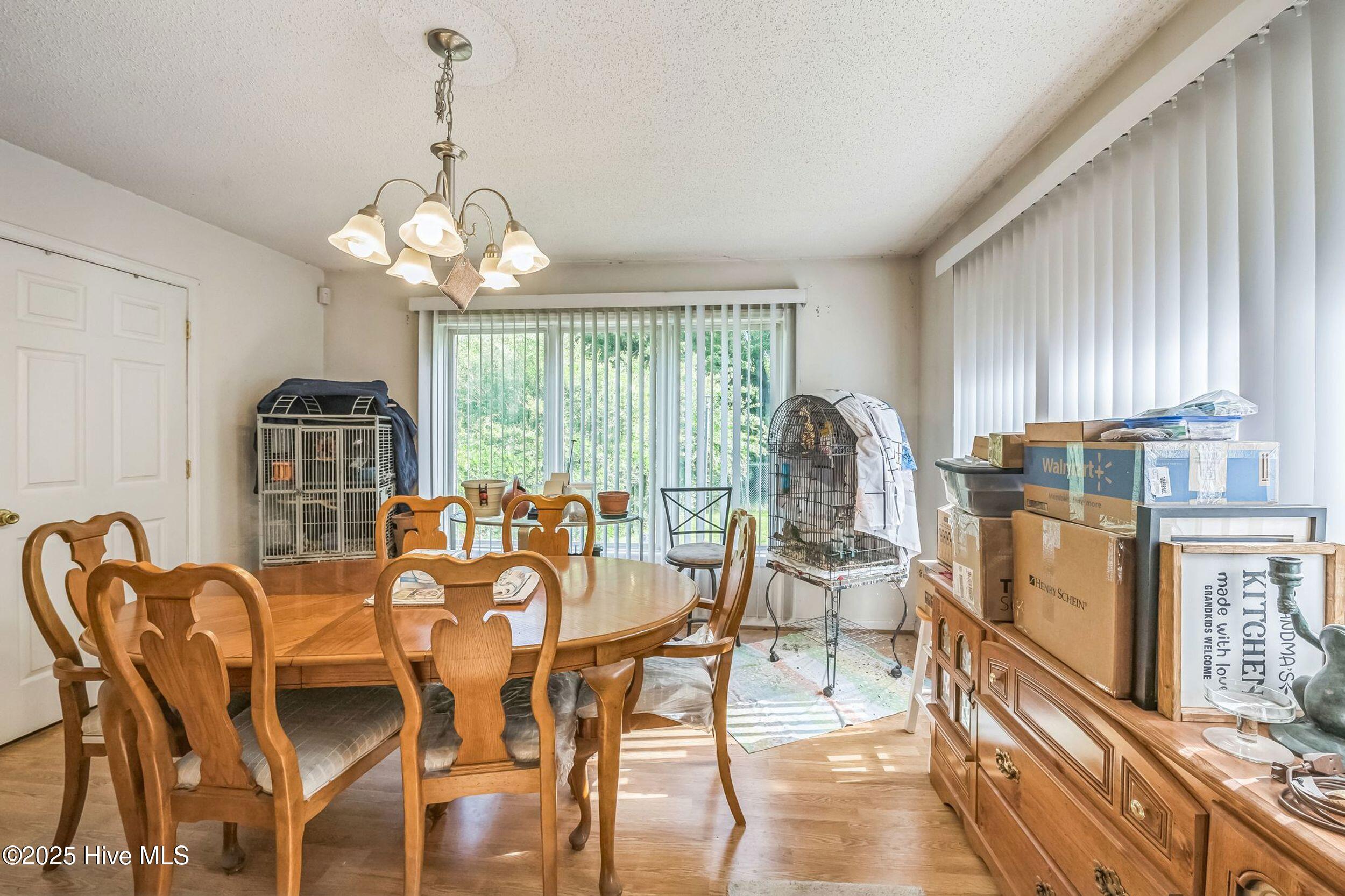 100507183 | Photo 43