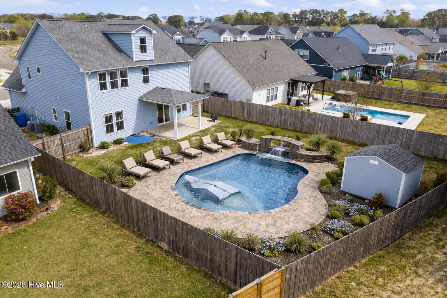 100562653 | Photo 50