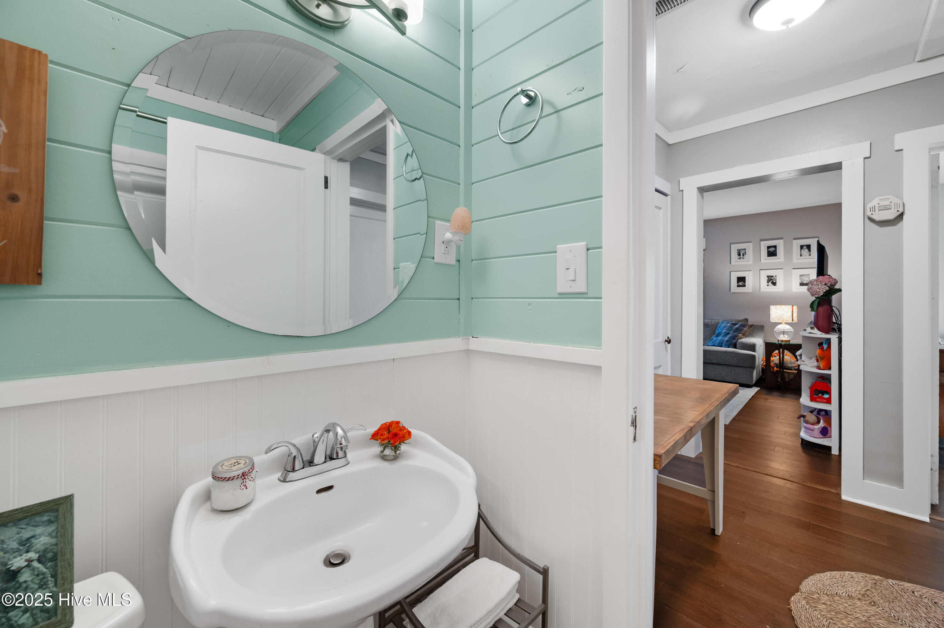 100542345 | Photo 29