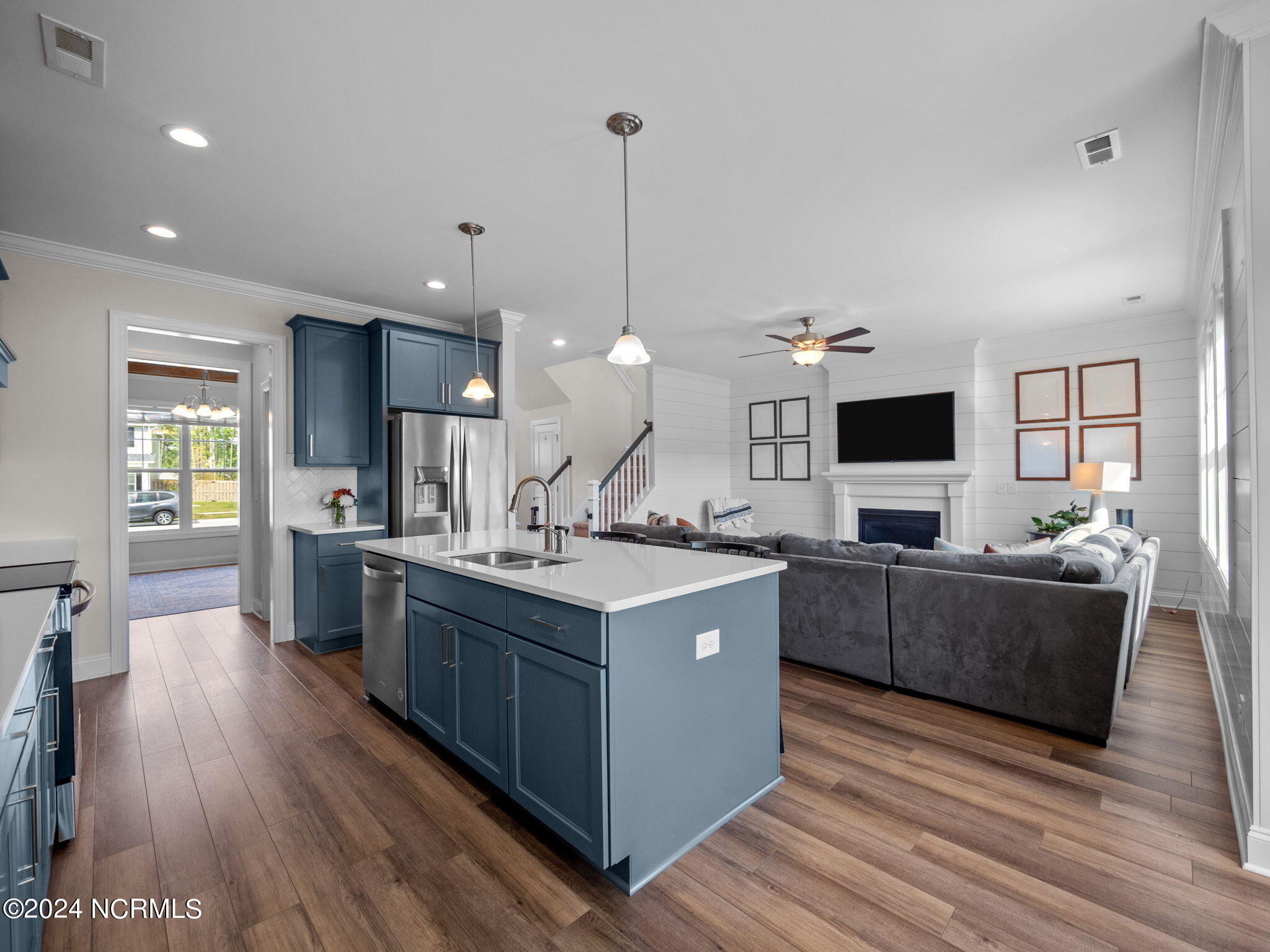 100564984 | Photo 16