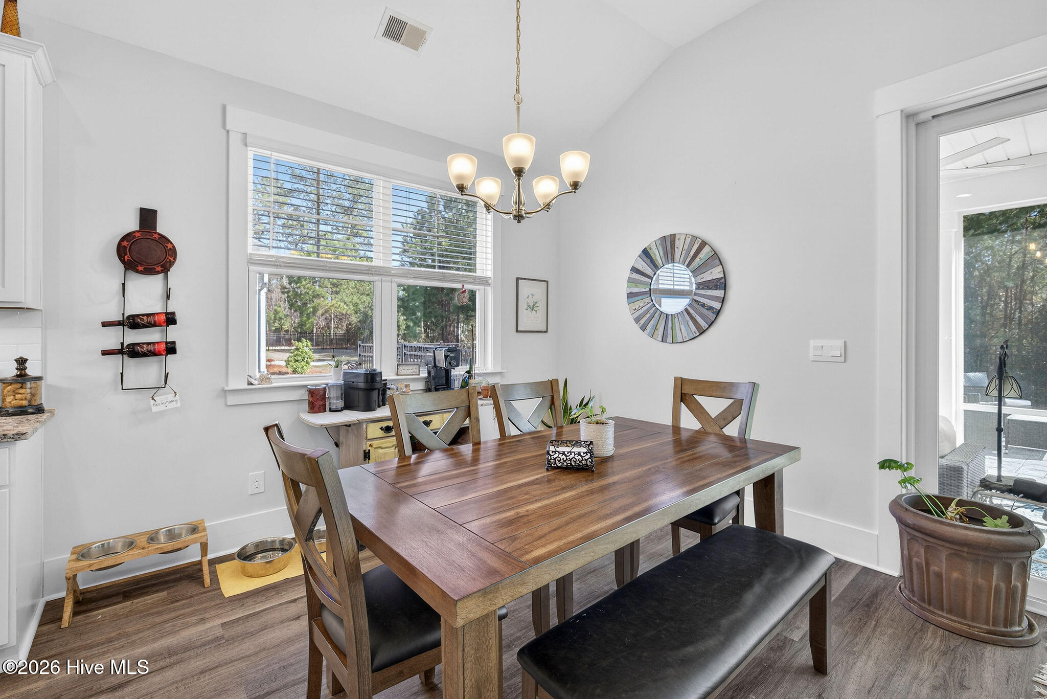 100563457 | Photo 21