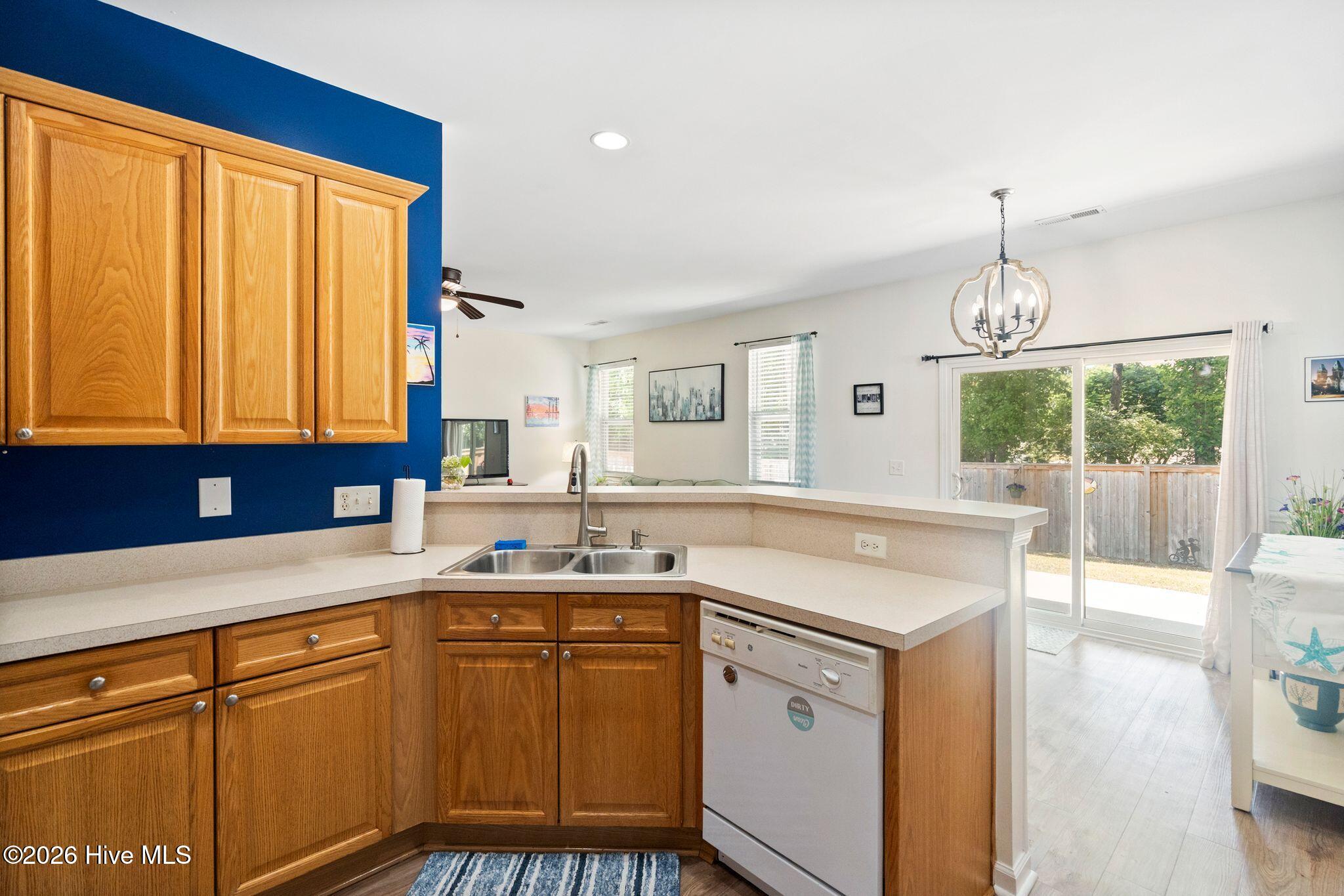 100570513 | Photo 19