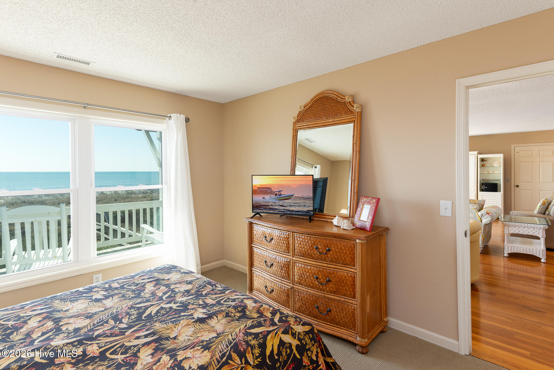 100556011 | Photo 38