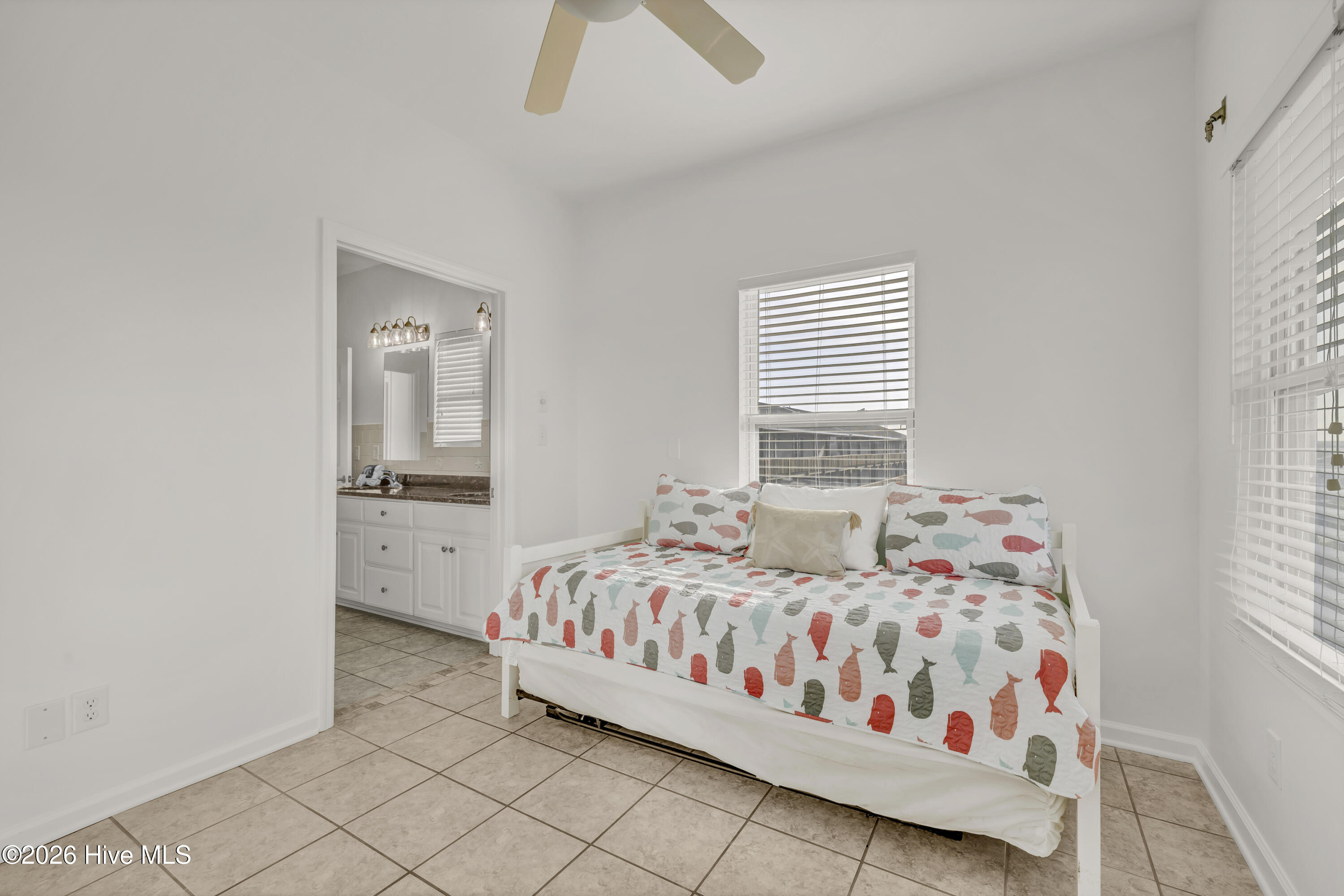 100558701 | Photo 13