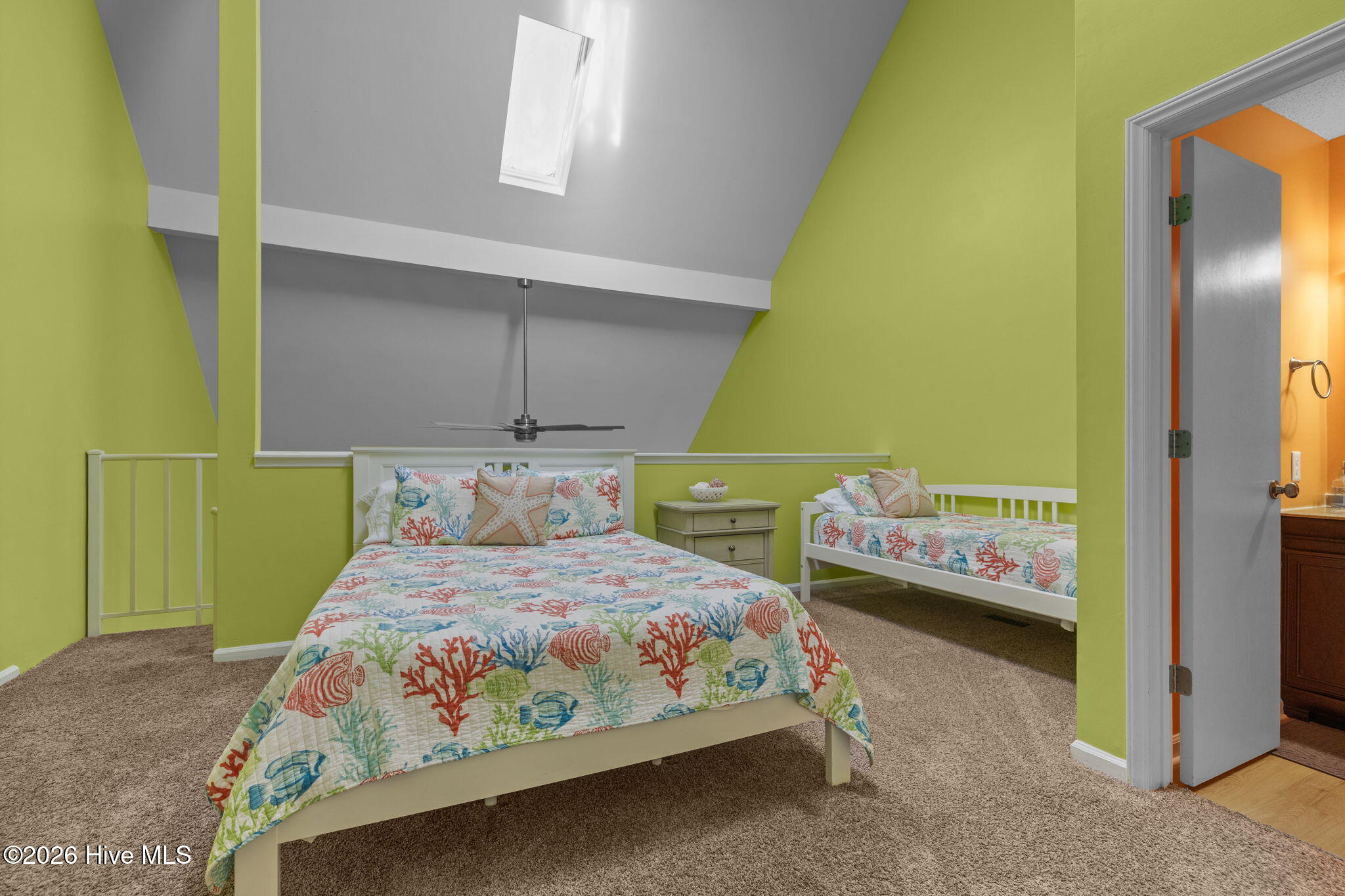 100550308 | Photo 25