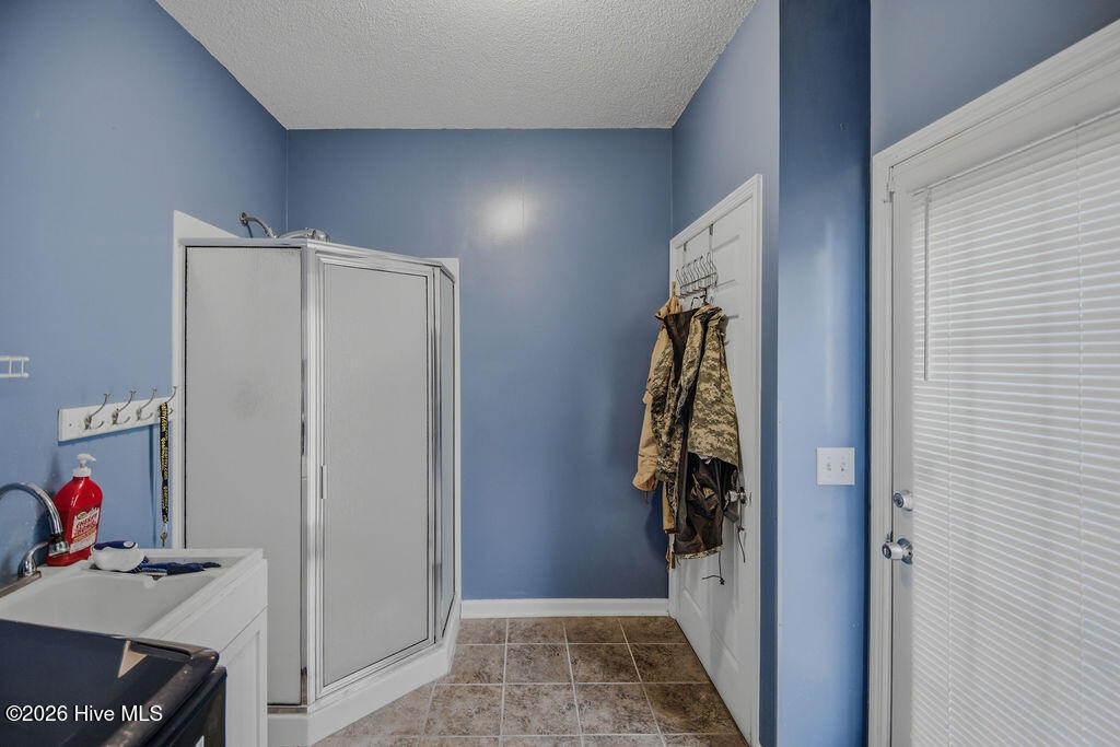 100565606 | Photo 29