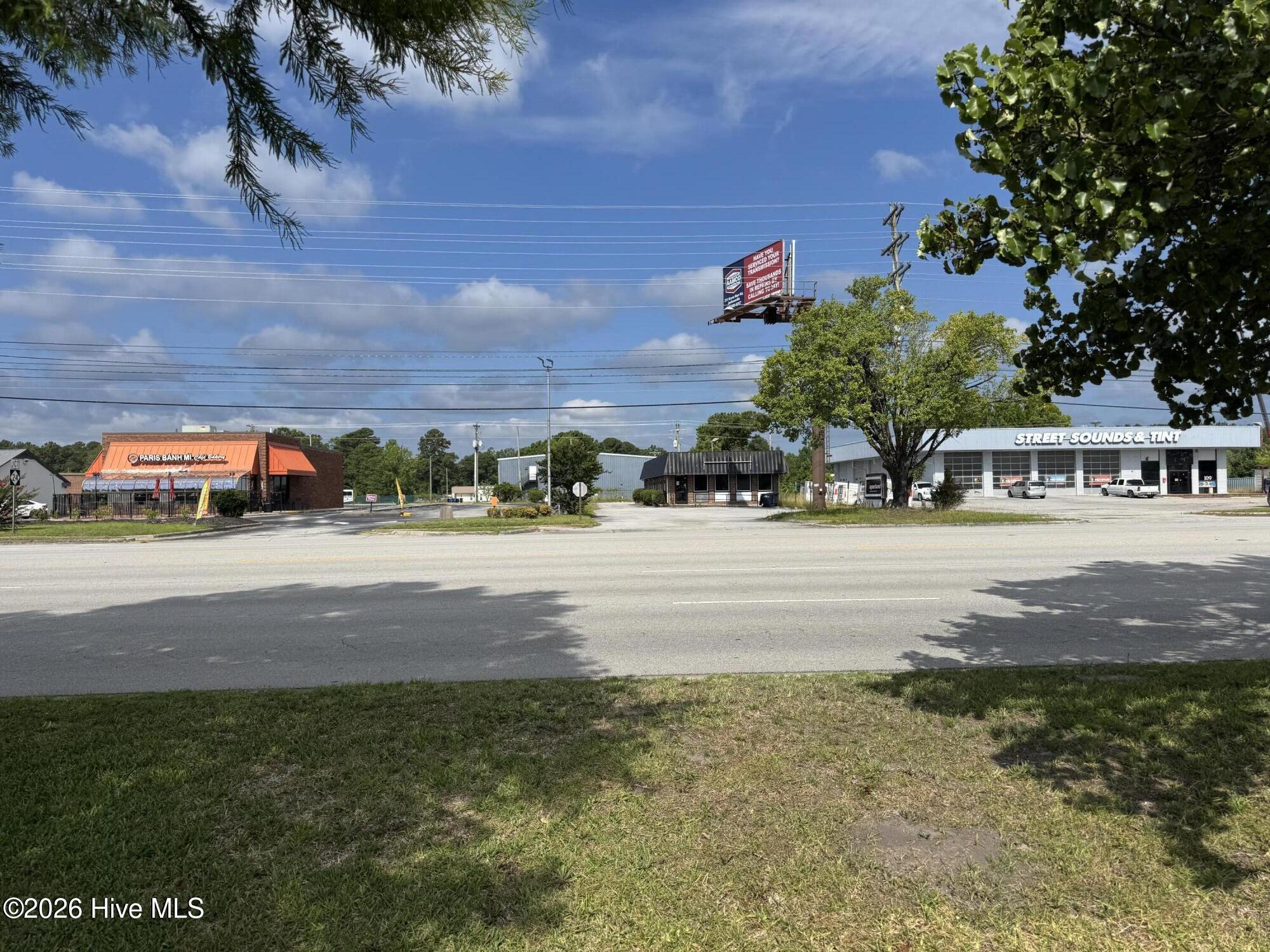 Exterior photo of 105 Western Boulevard, Jacksonville, NC 28546. MLS: 100592939