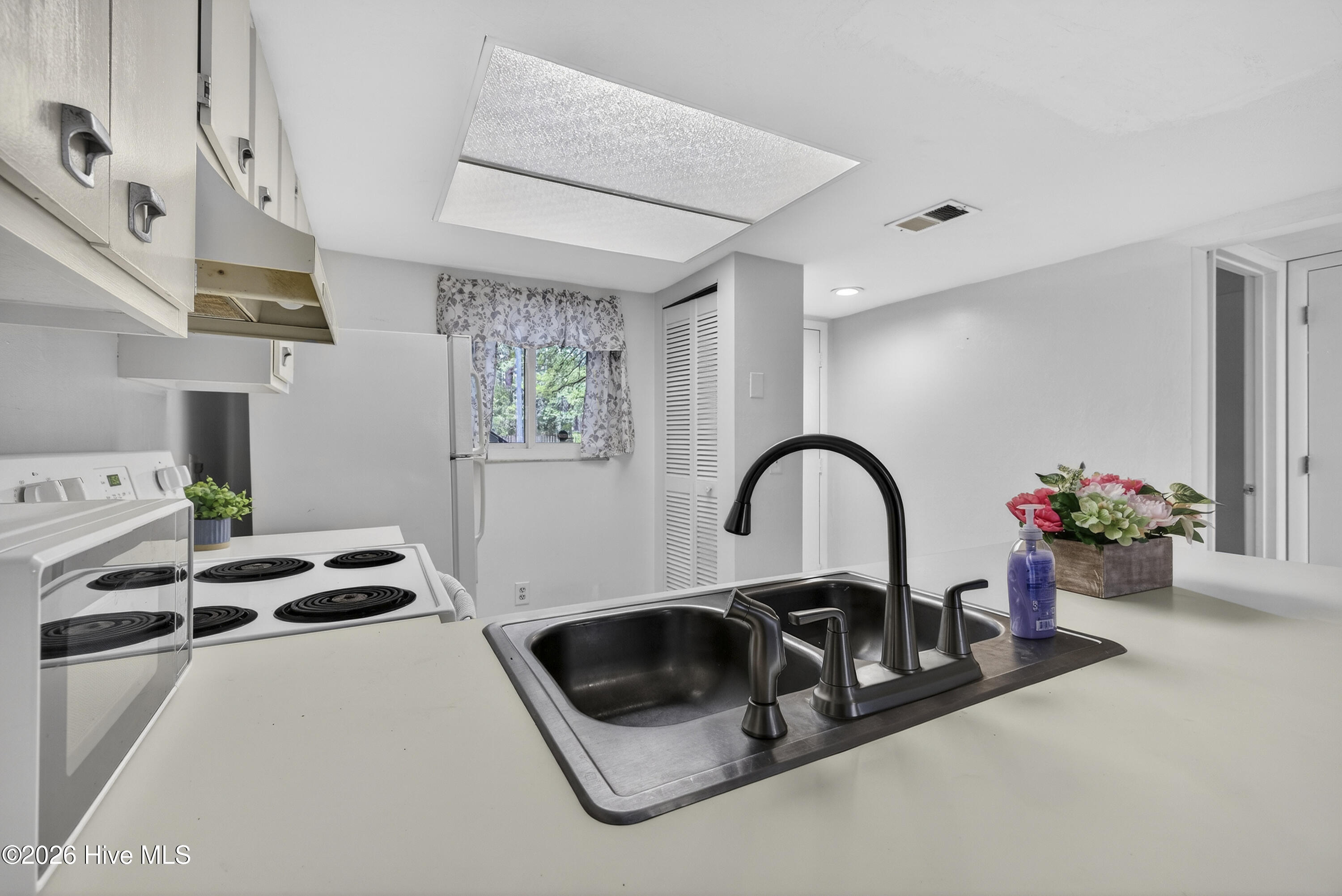 100565573 | Photo 14