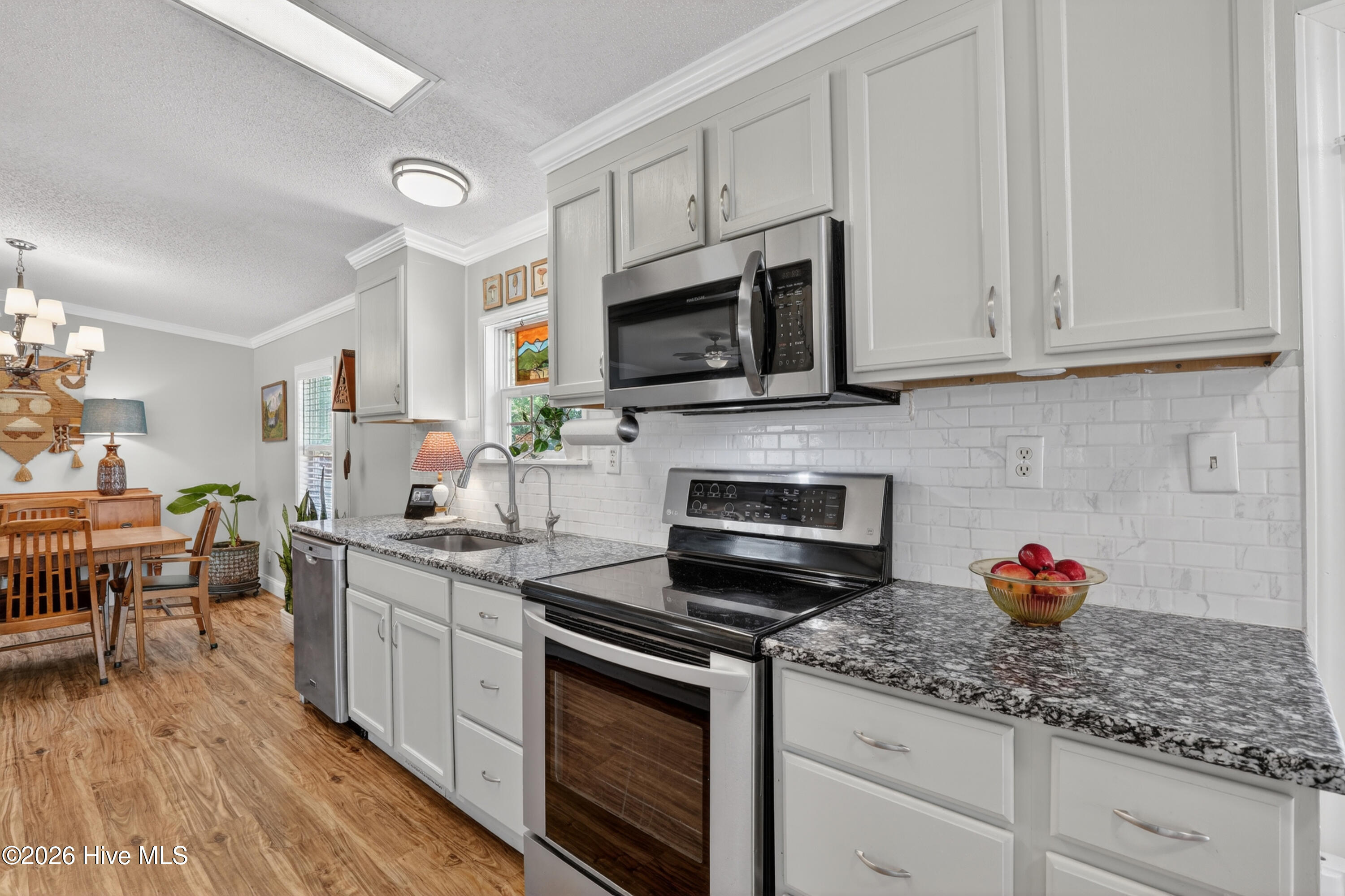 100568101 | Photo 13