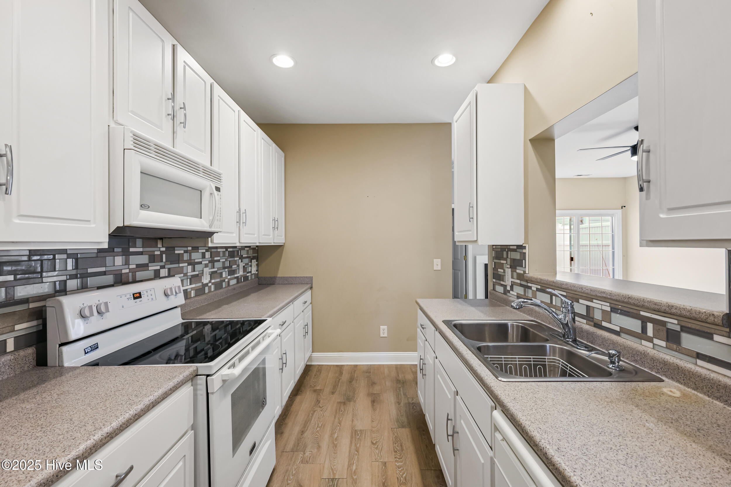 100544291 | Photo 15