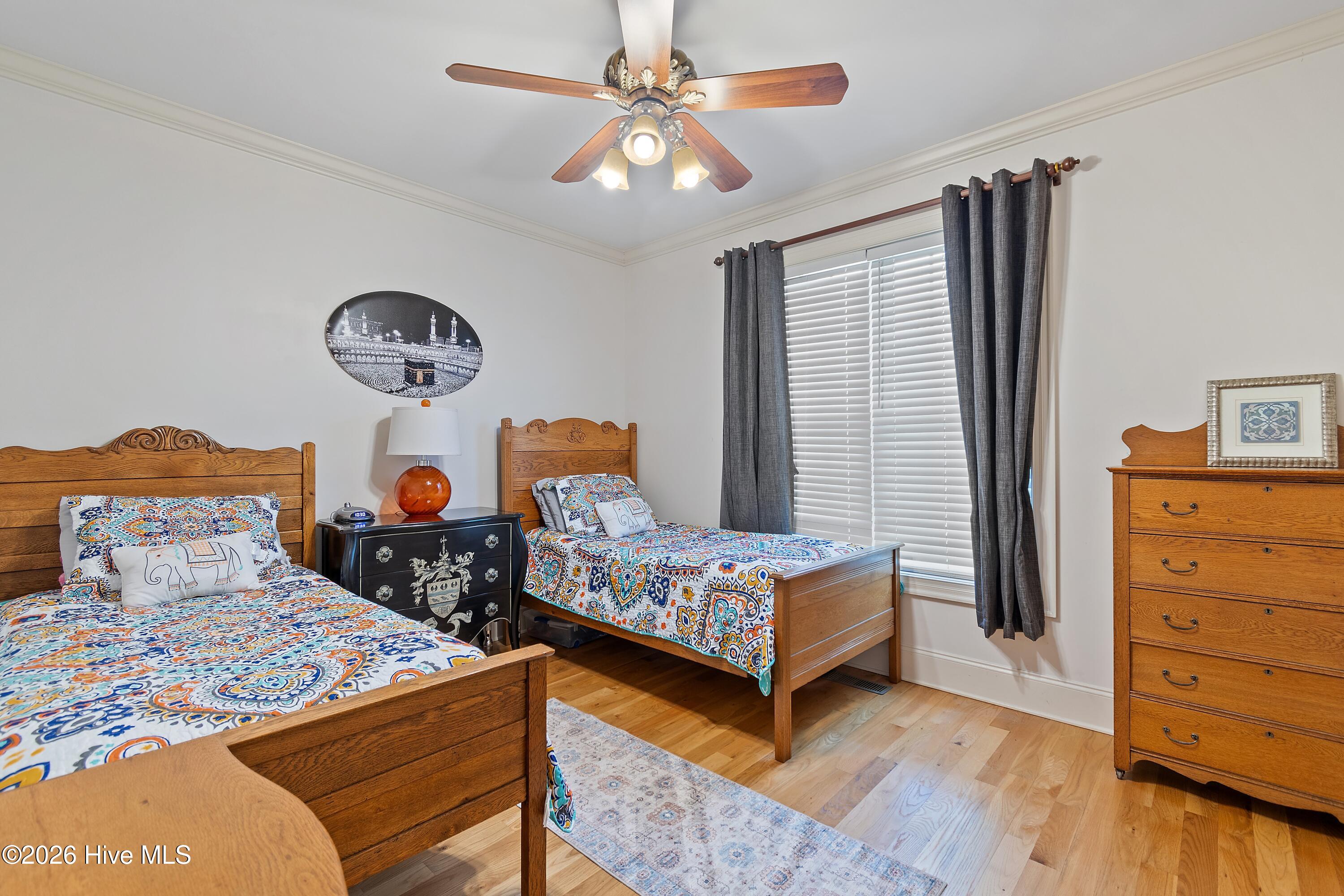 100559303 | Photo 44