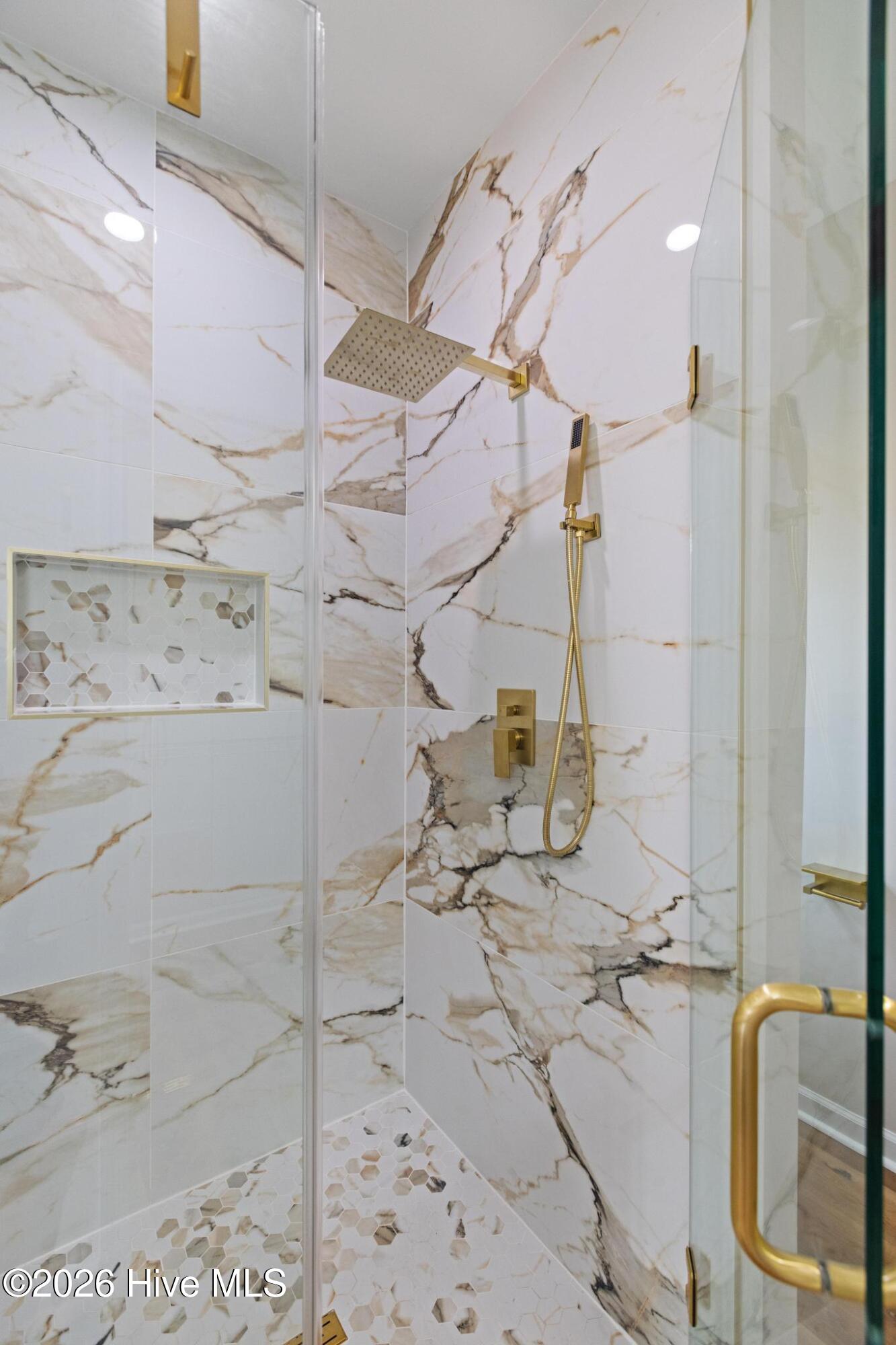 100559527 | Photo 28