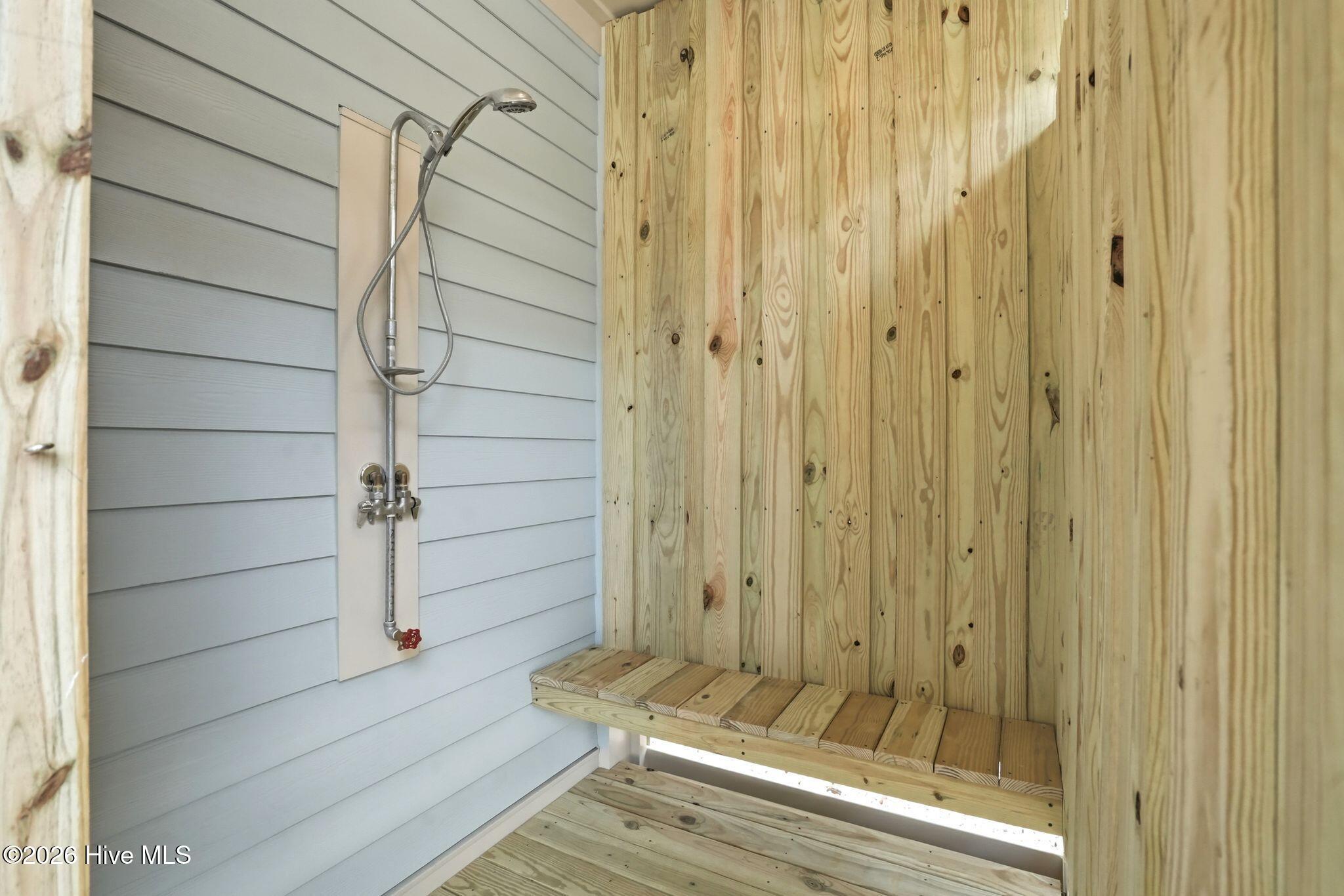 100561284 | Photo 12