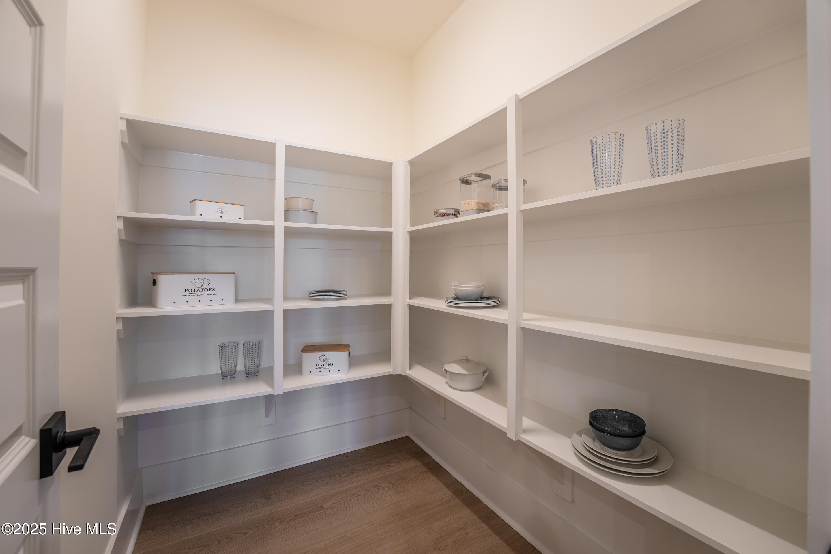 100545913 | Photo 12