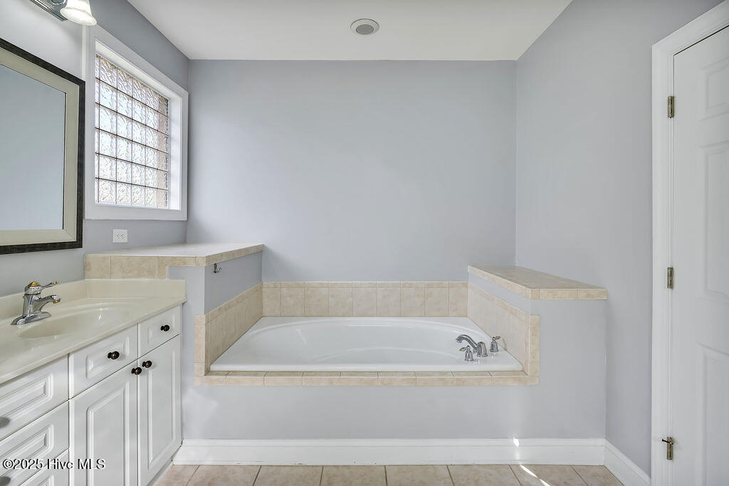 100531684 | Photo 18