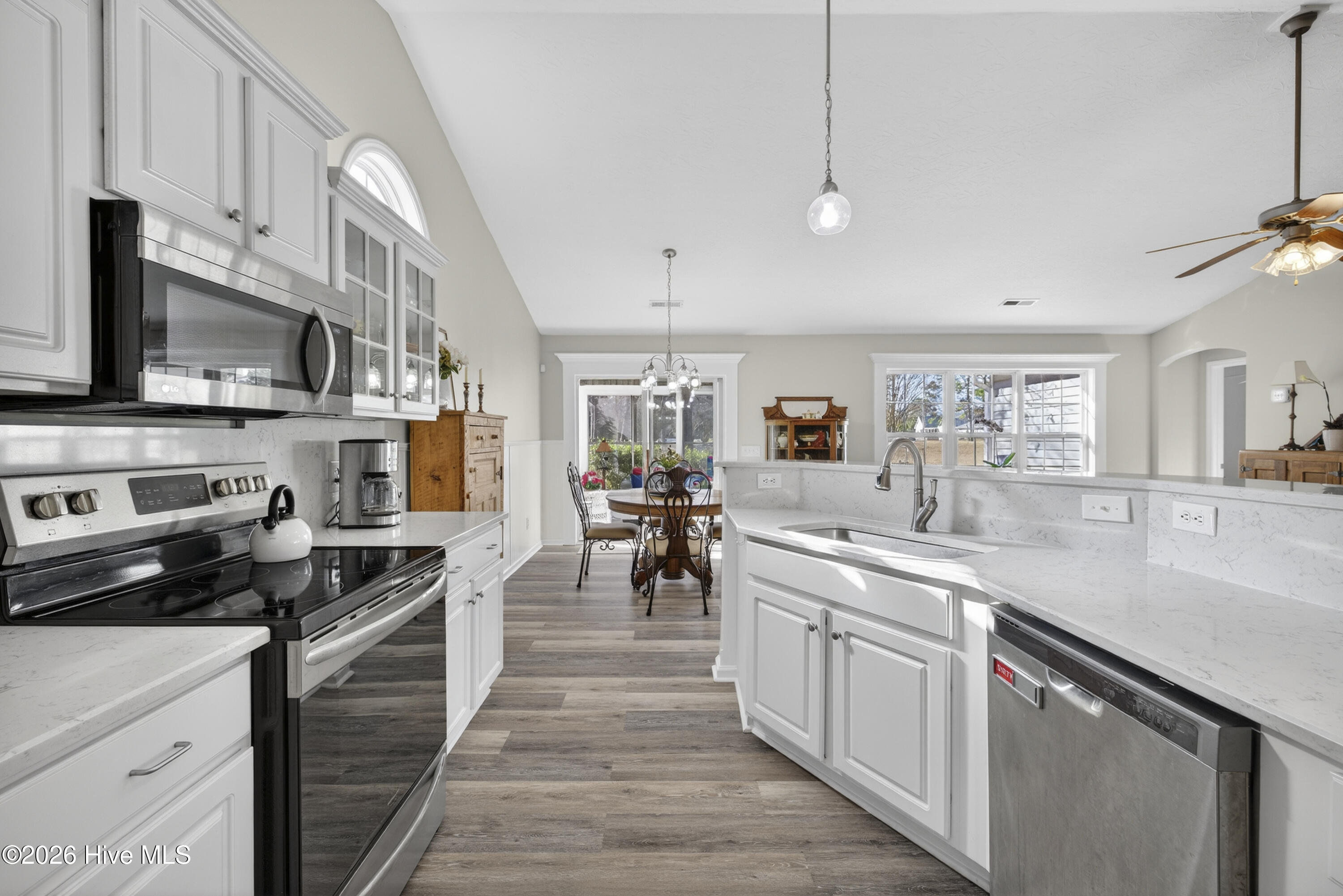 100553252 | Photo 15