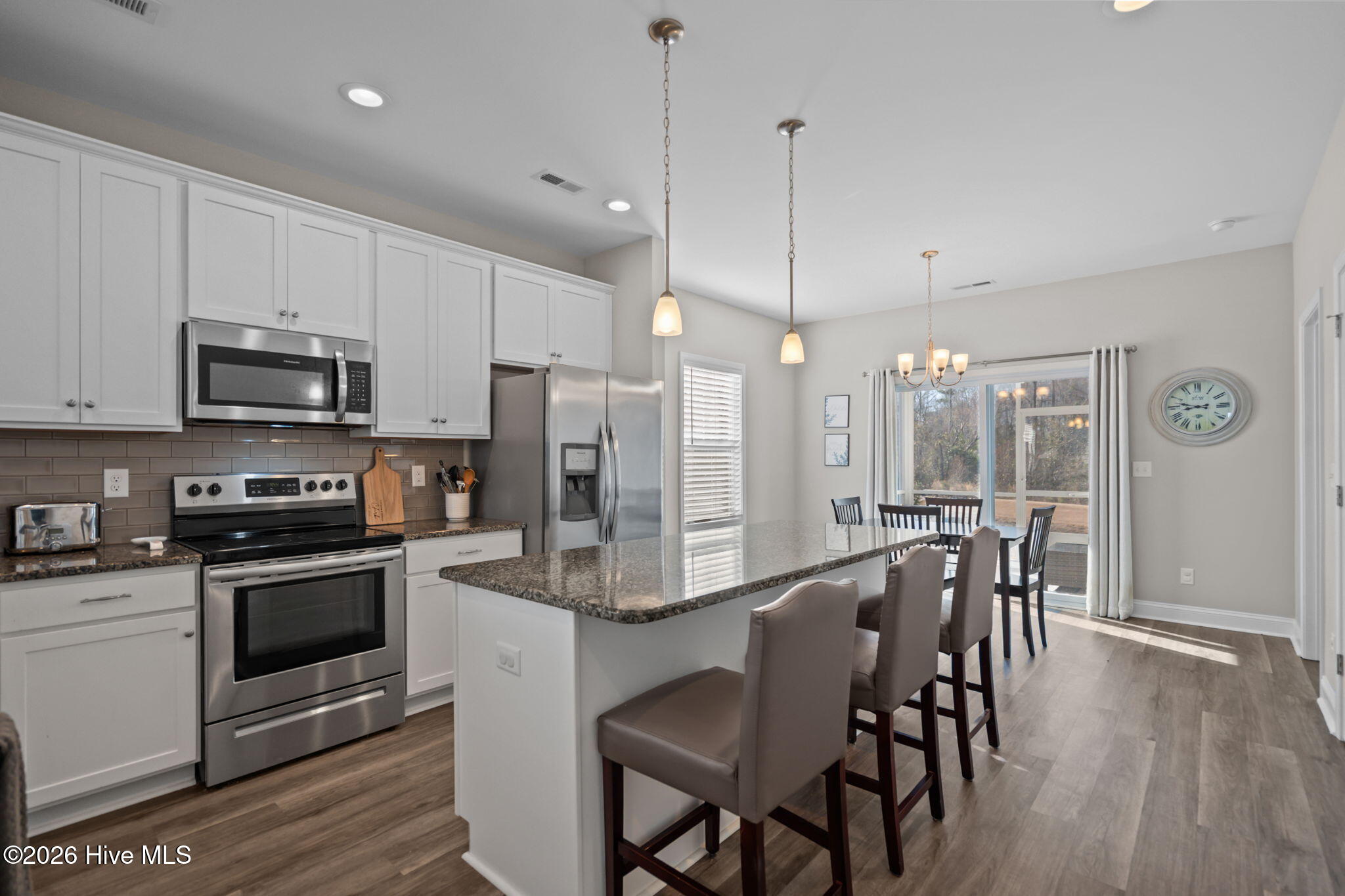 100557039 | Photo 11