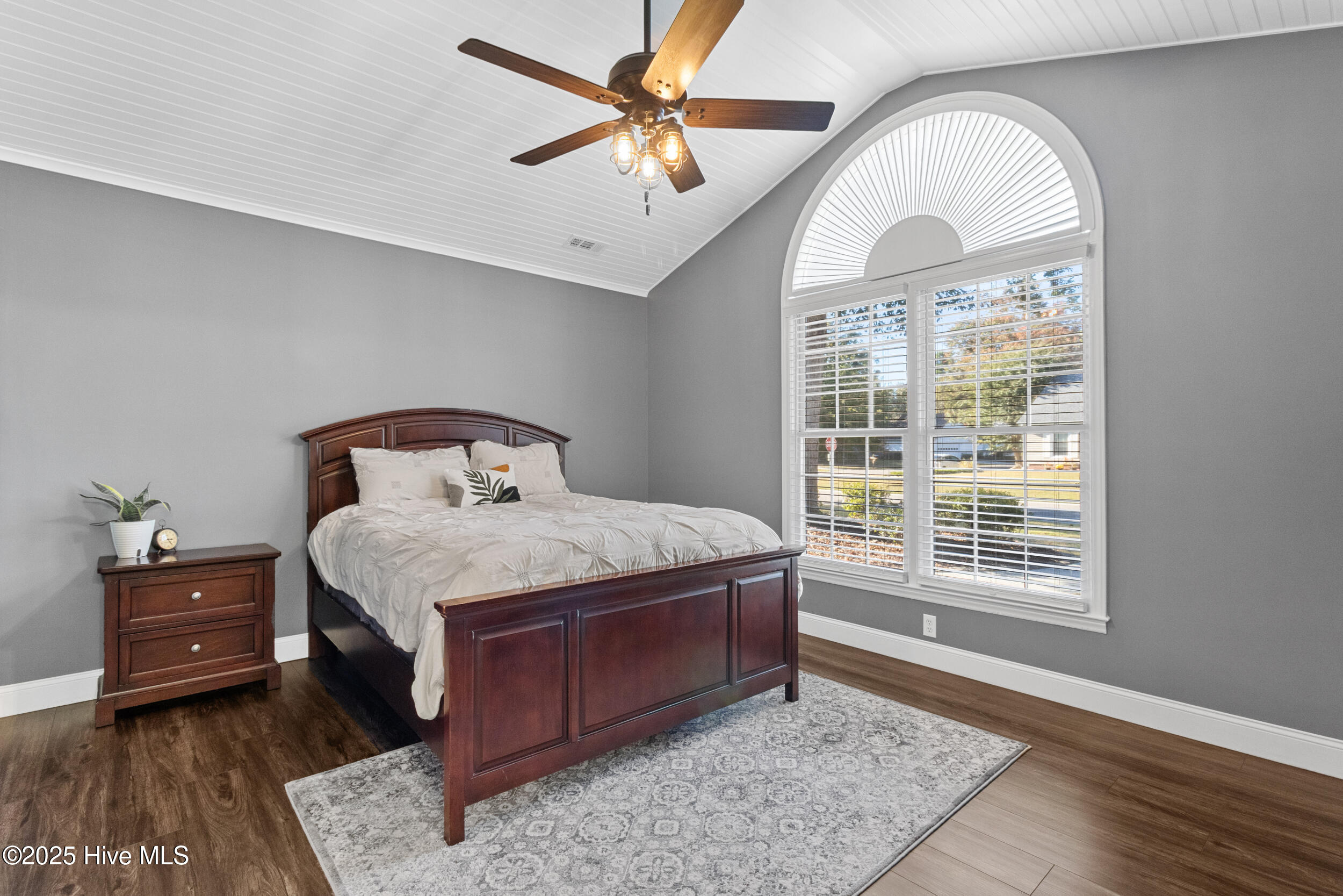 100541040 | Photo 16