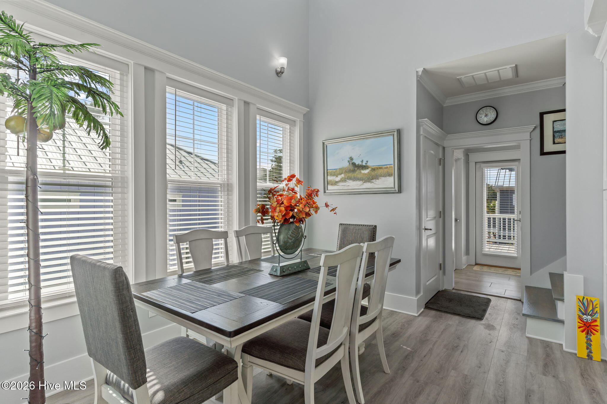 100562784 | Photo 33