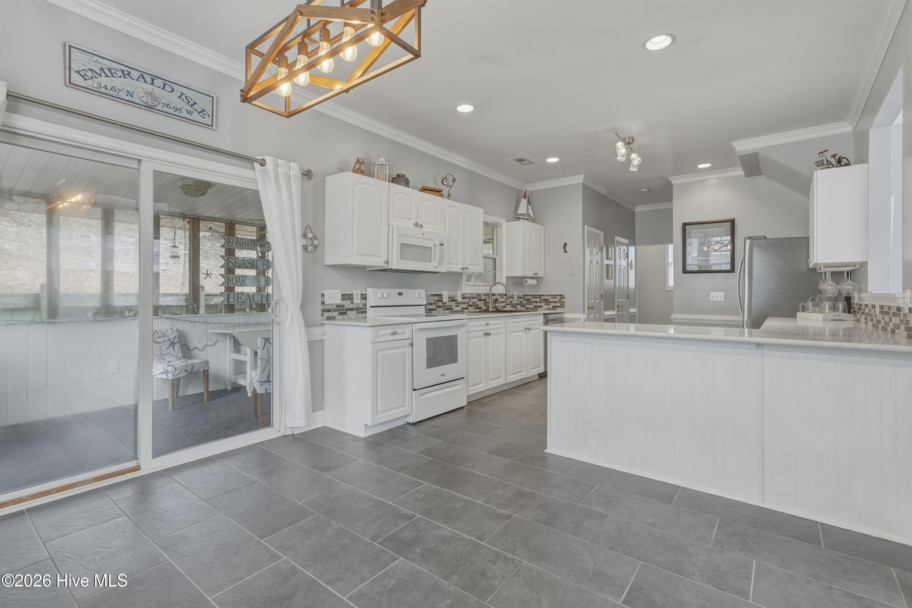 100546381 | Photo 48