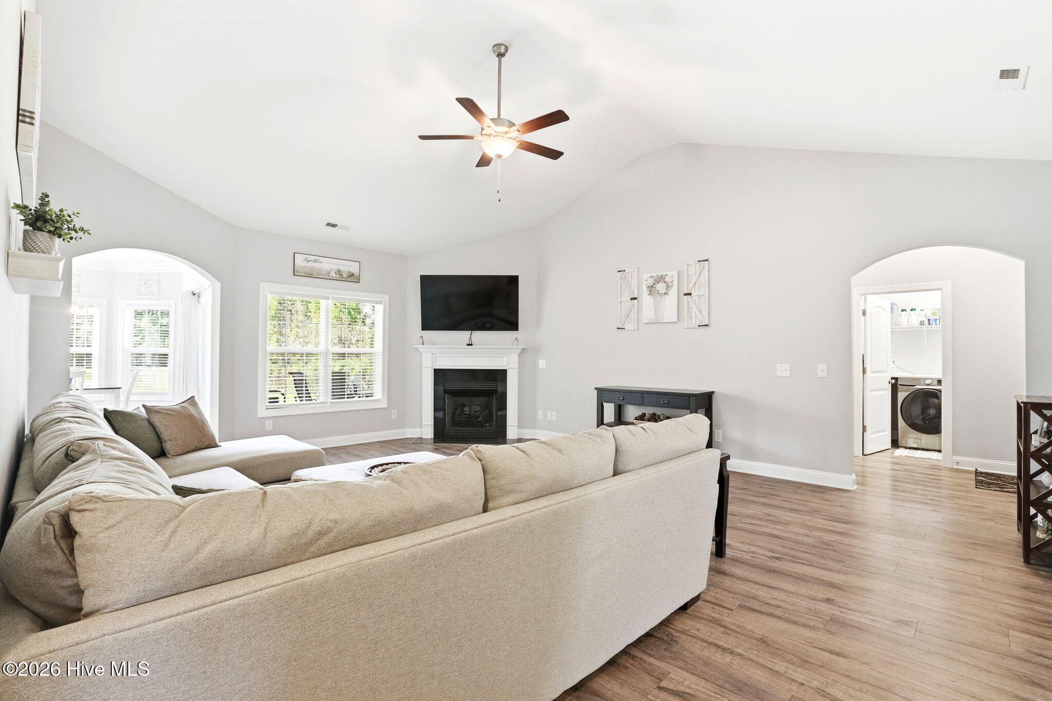 100563818 | Photo 13