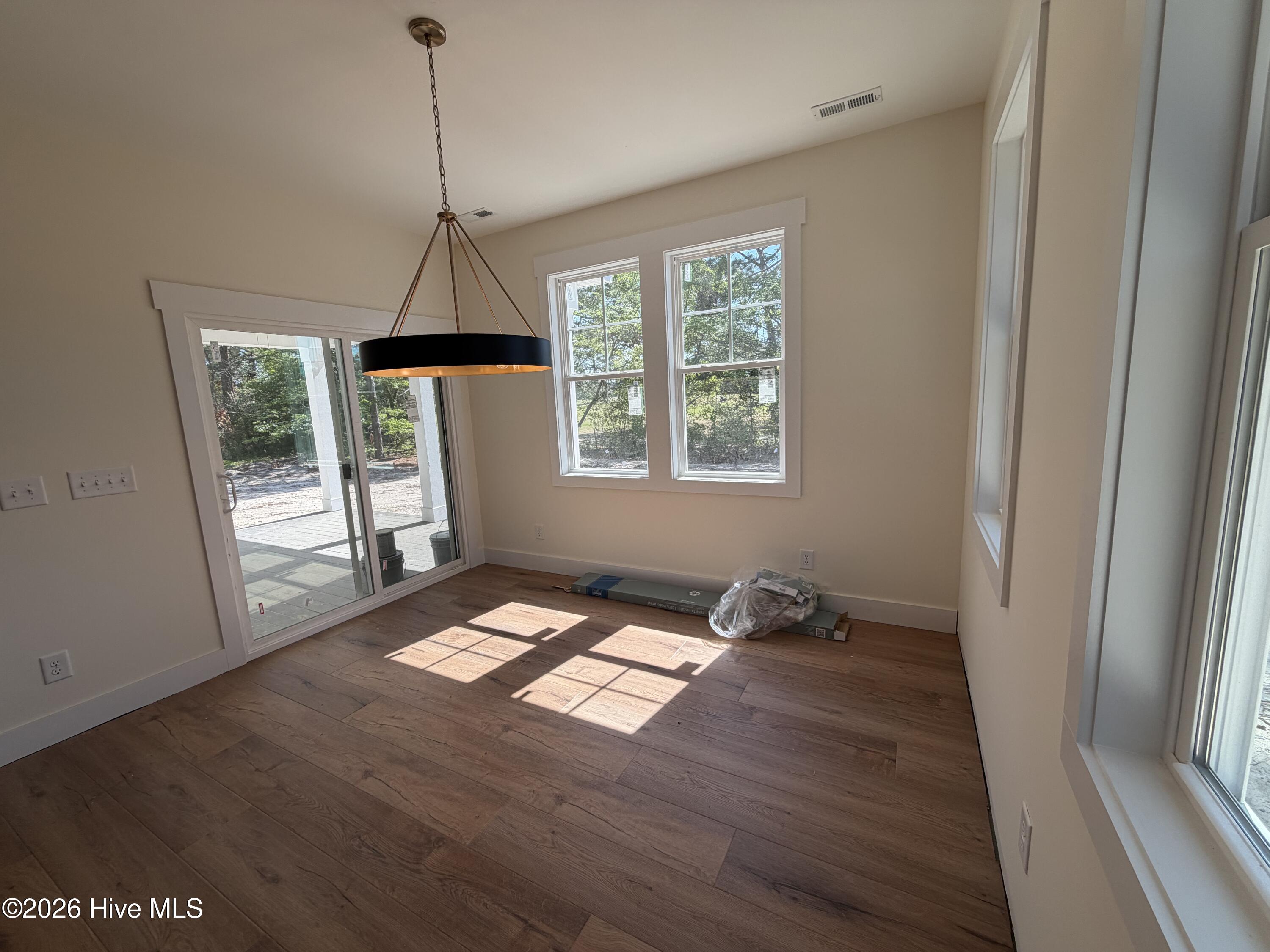 100568393 | Photo 19