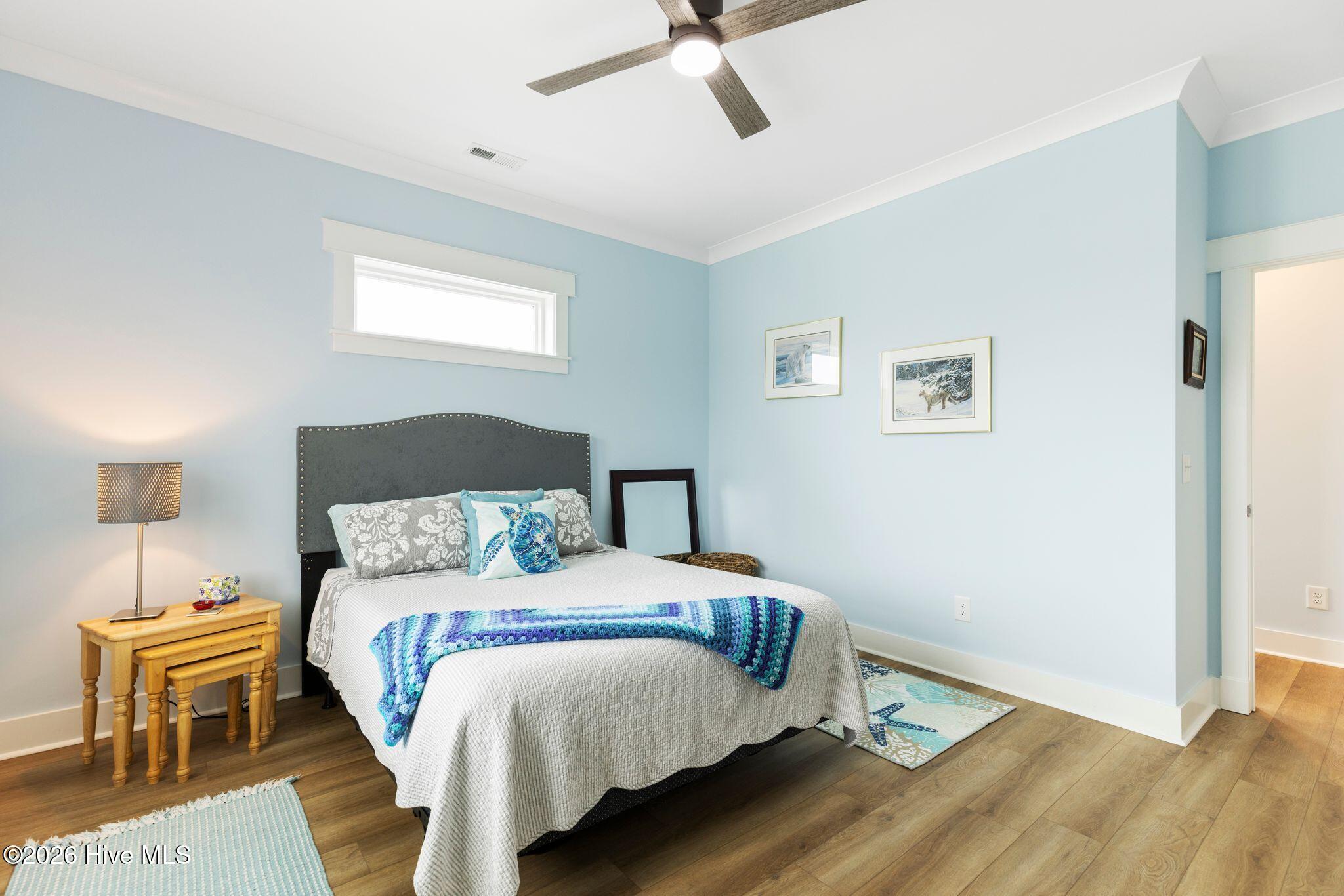 100570540 | Photo 43