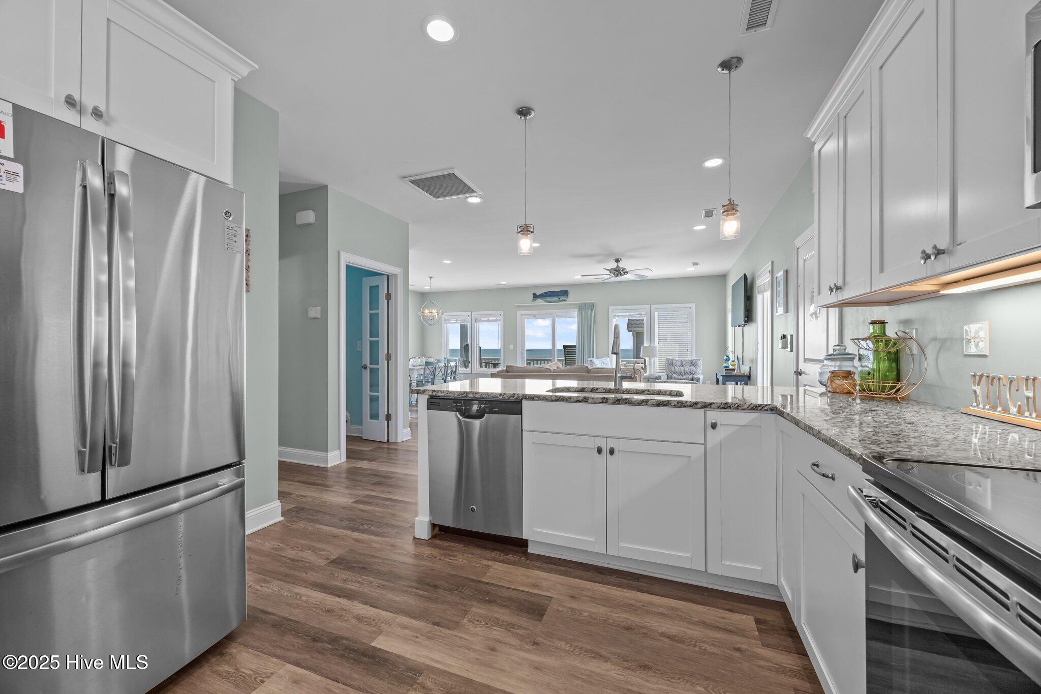 100535053 | Photo 47