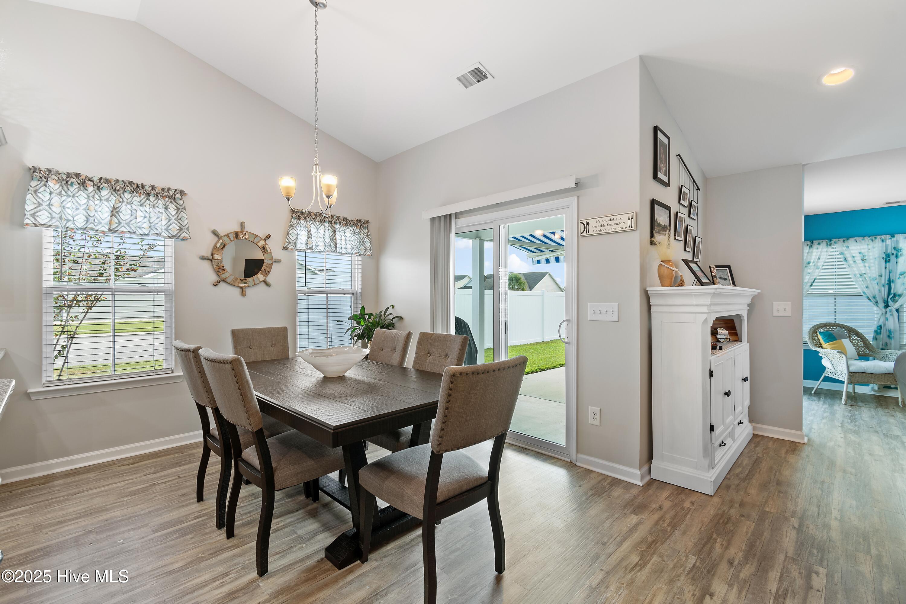 100535031 | Photo 11