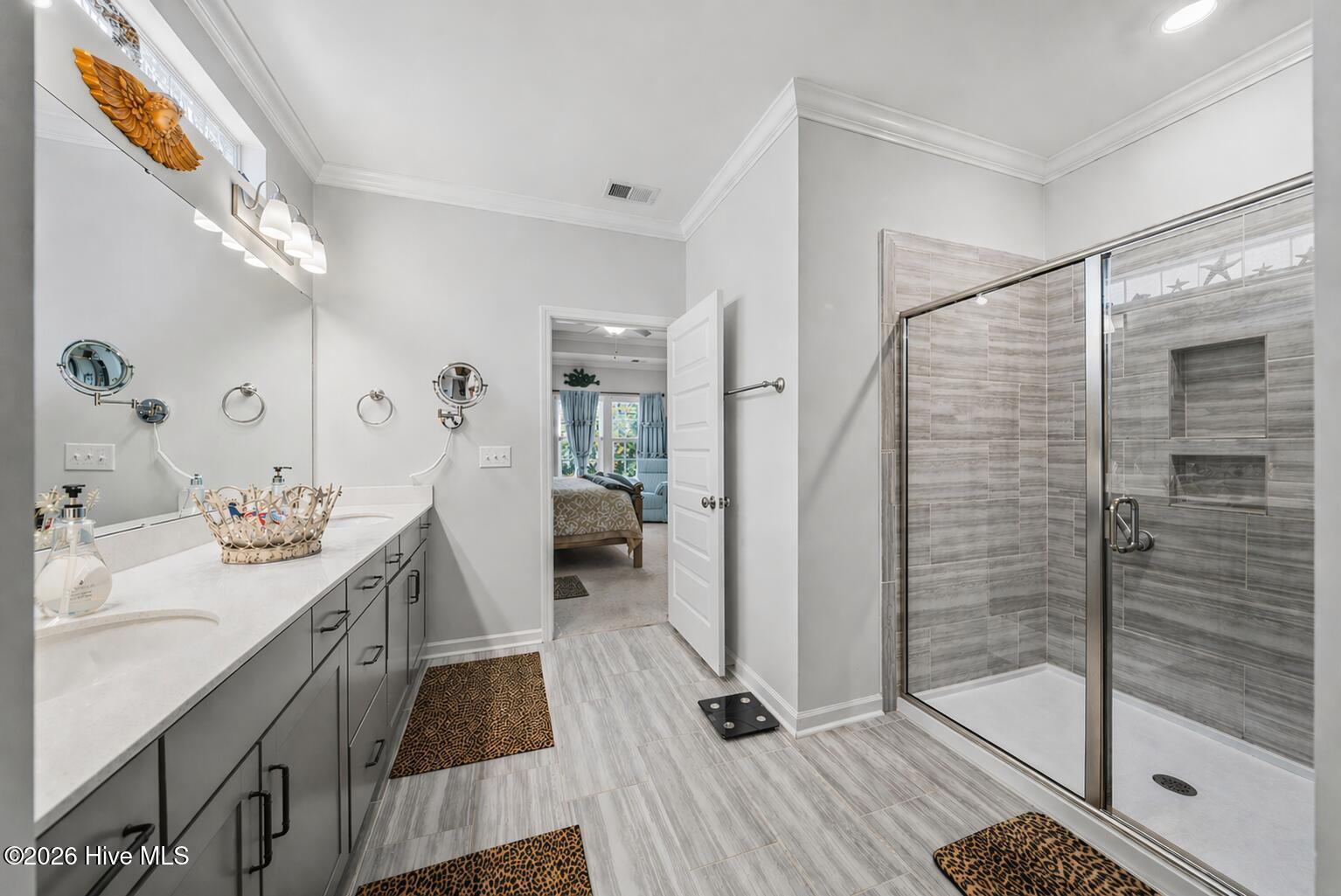 100568500 | Photo 35