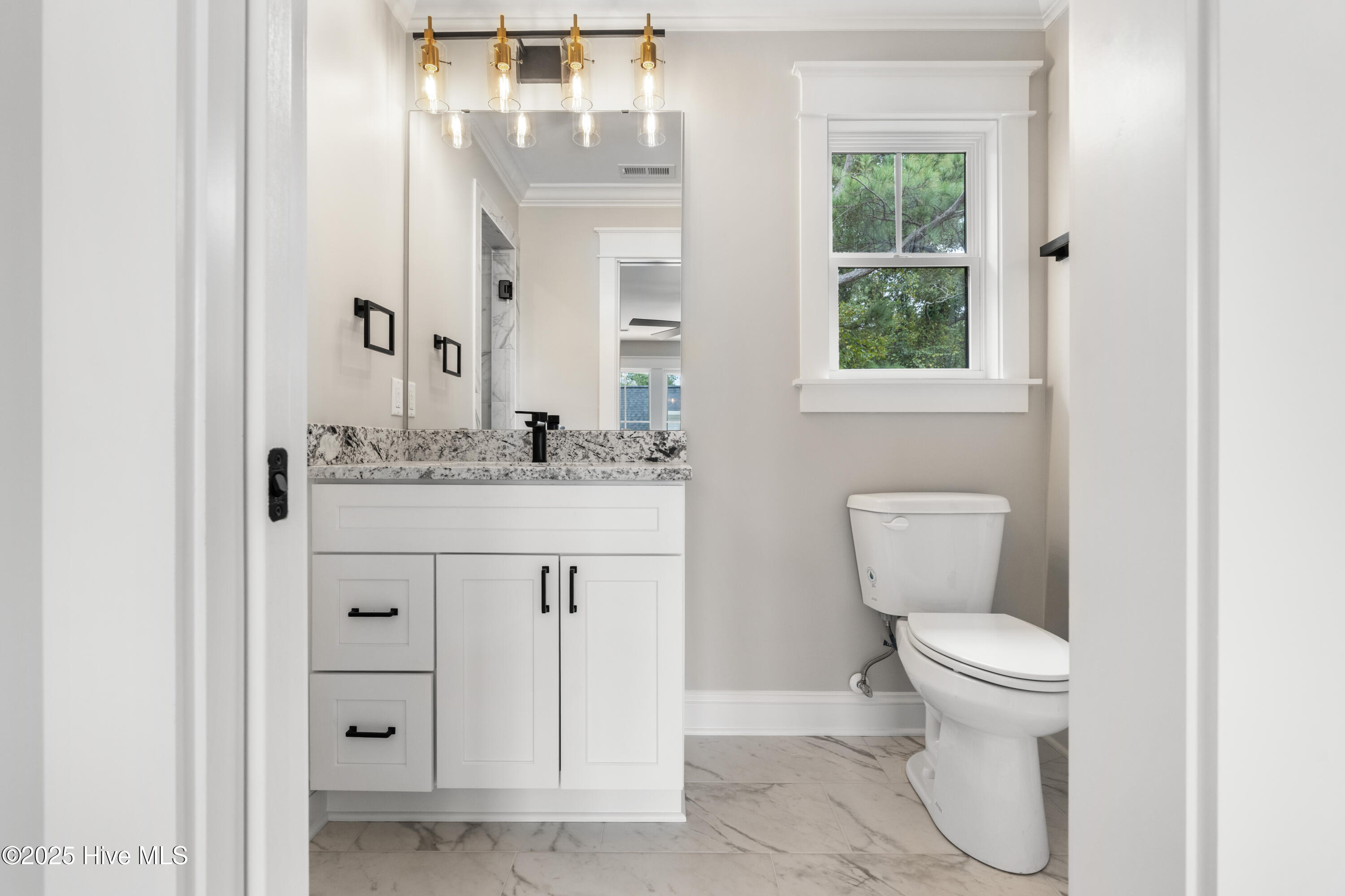 100485467 | Photo 36