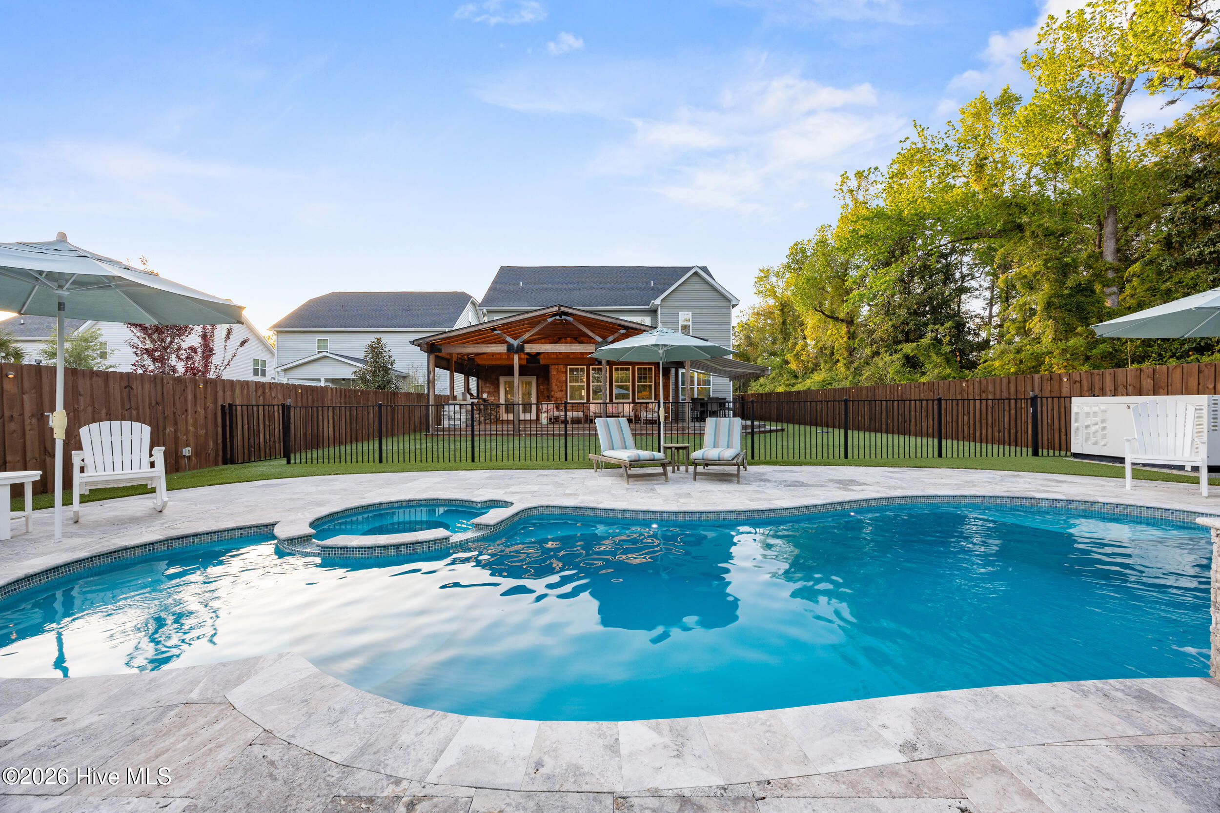 100566940 | Photo 80