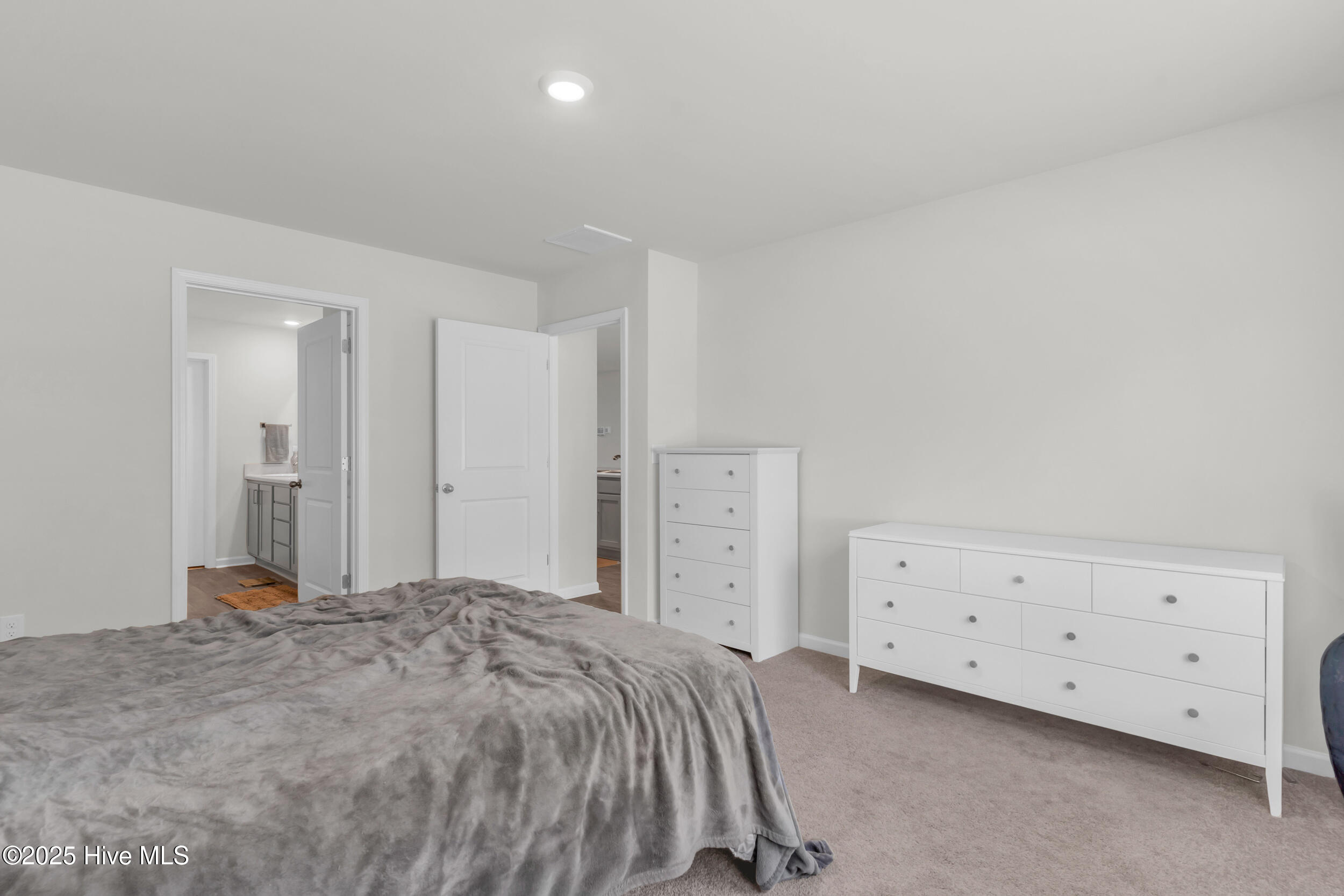 100518260 | Photo 17