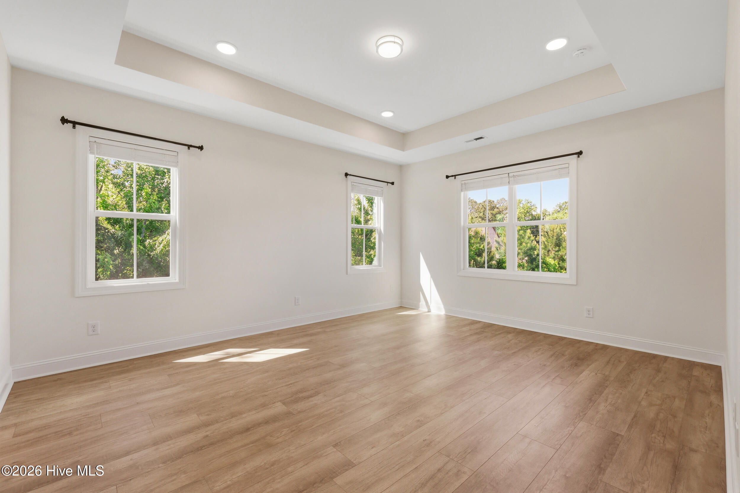 100570629 | Photo 26