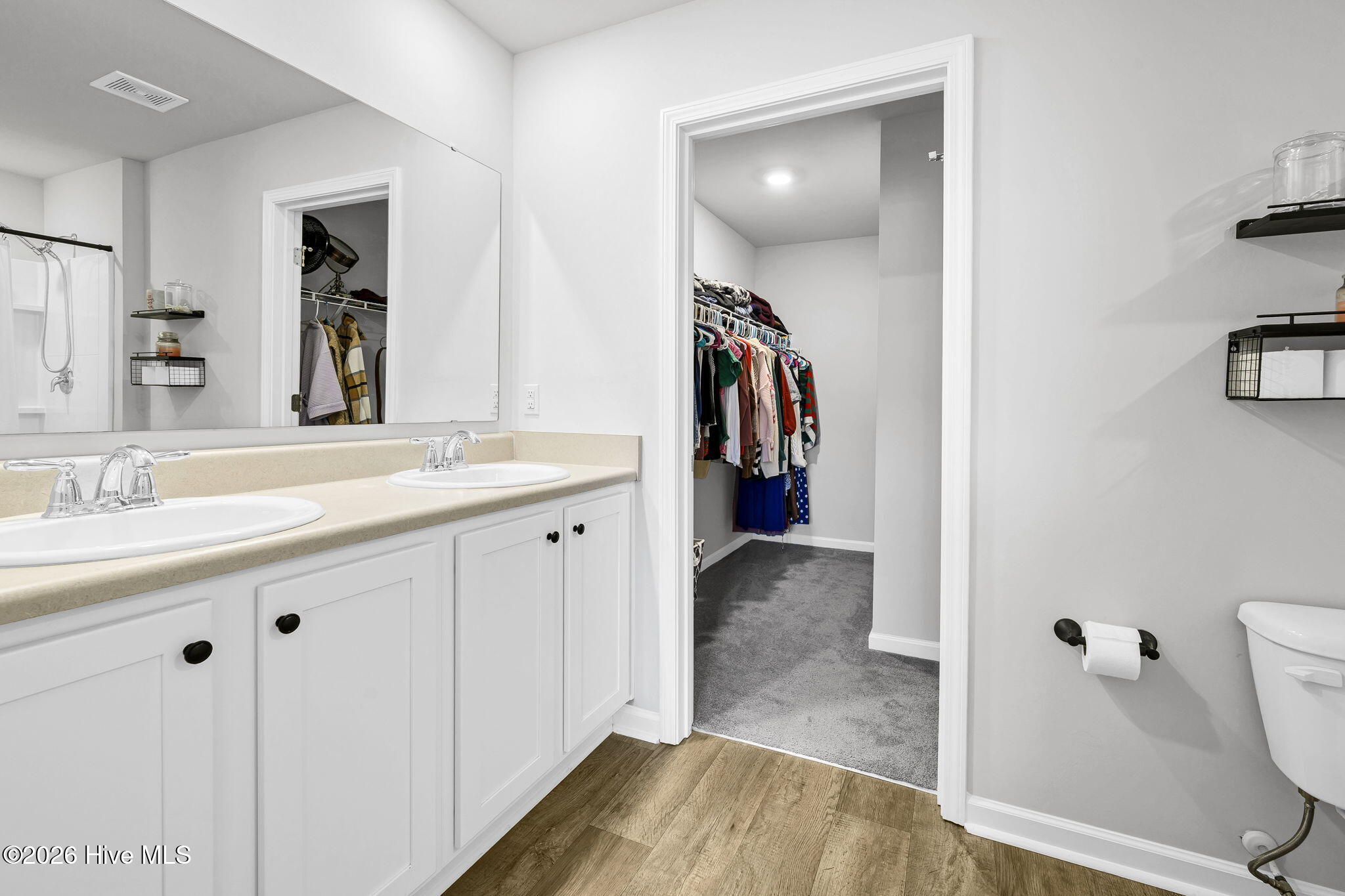 100564781 | Photo 15