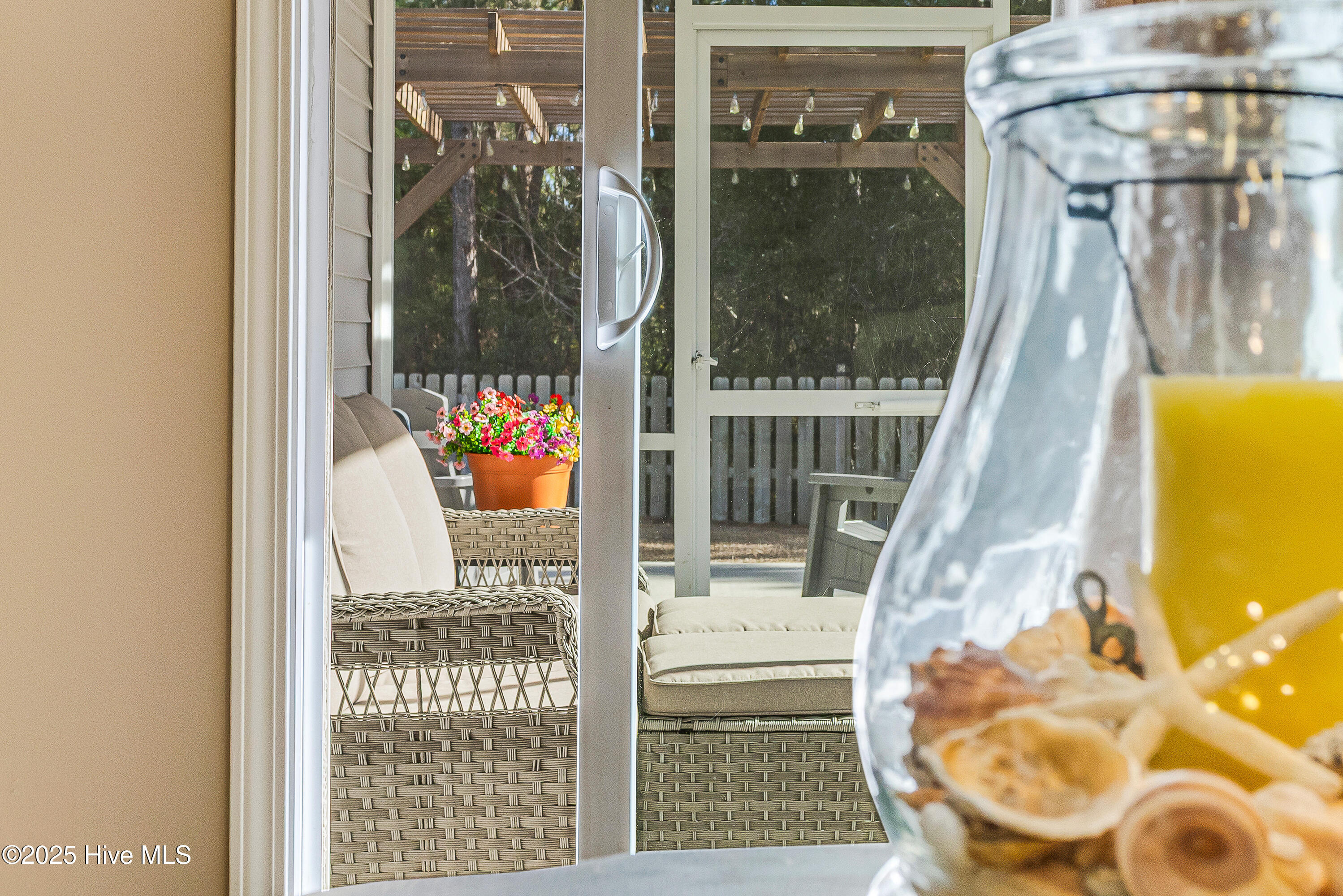 100547068 | Photo 32