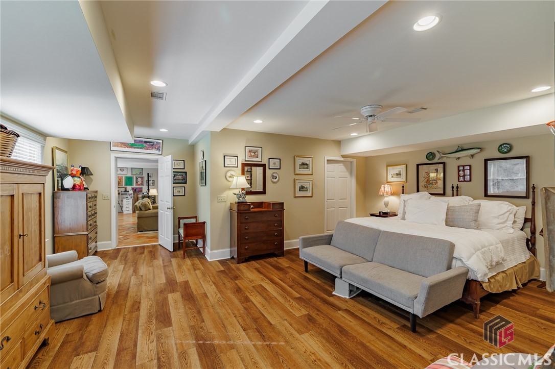 1060 Woodhollow Lane