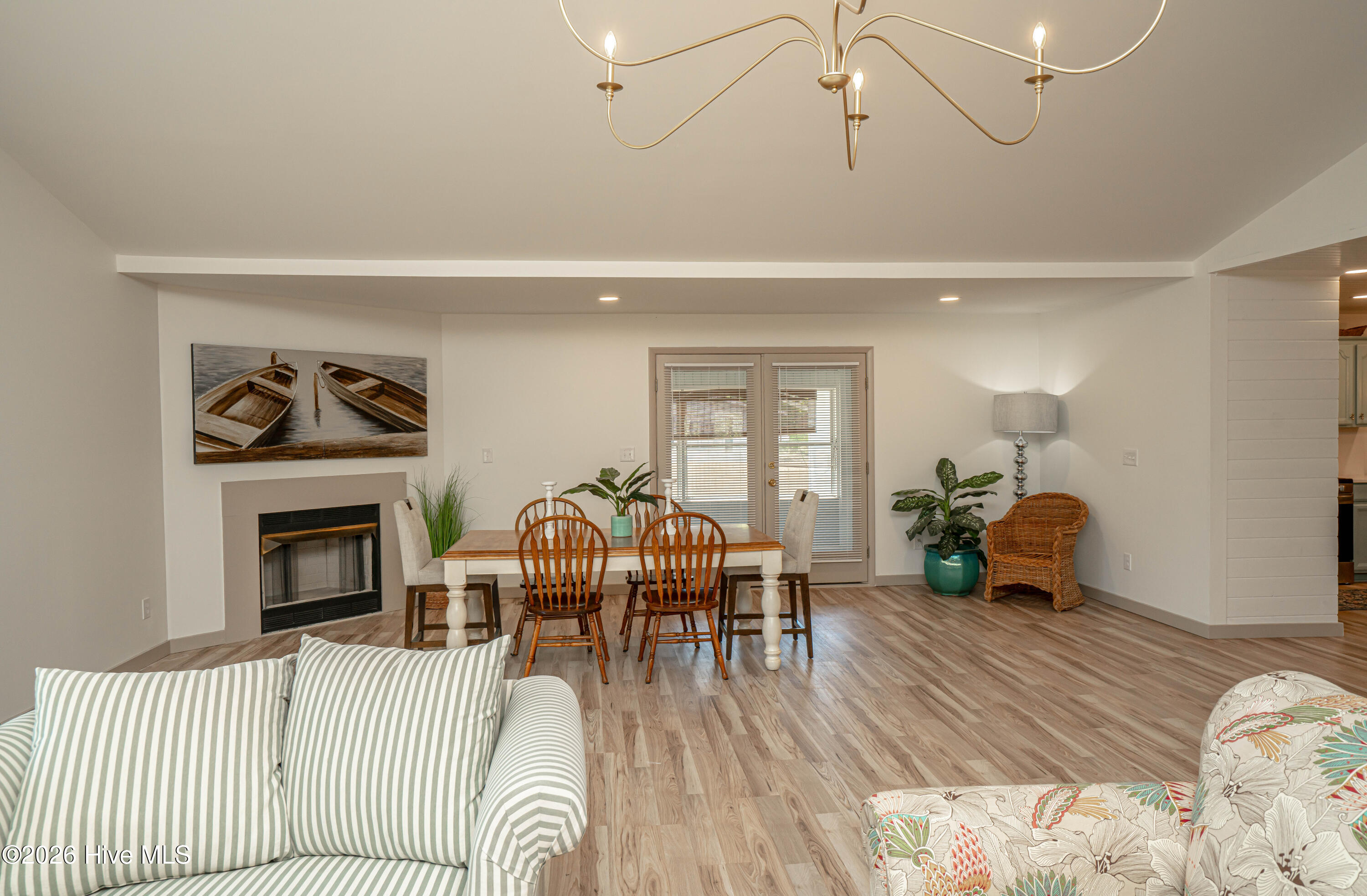 100567372 | Photo 15