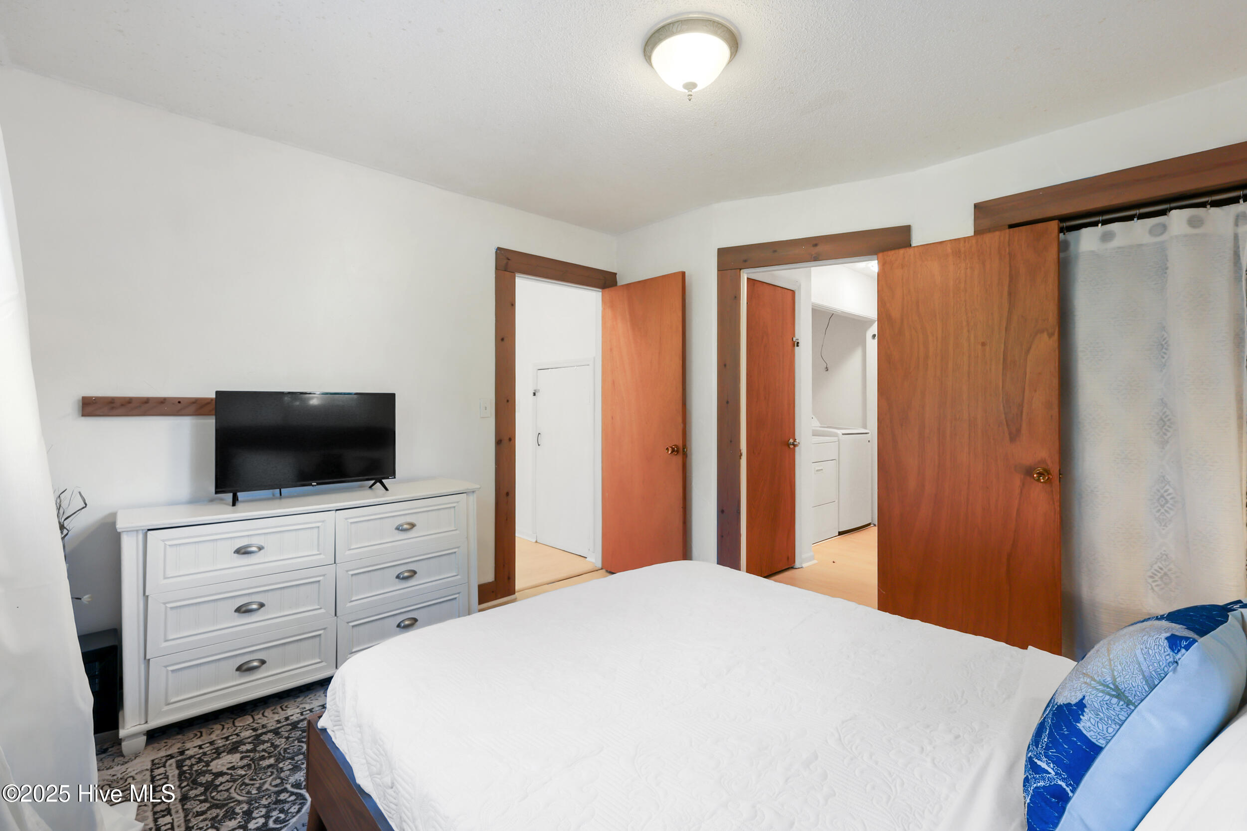 100537858 | Photo 13